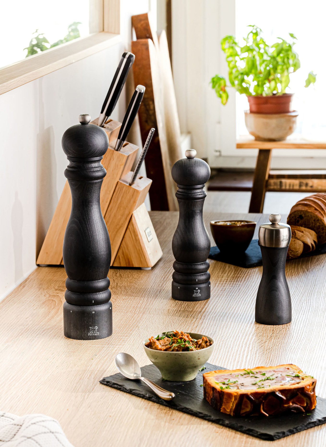 PEUGEOT Salzmühle PARIS: DUNKELGRAU