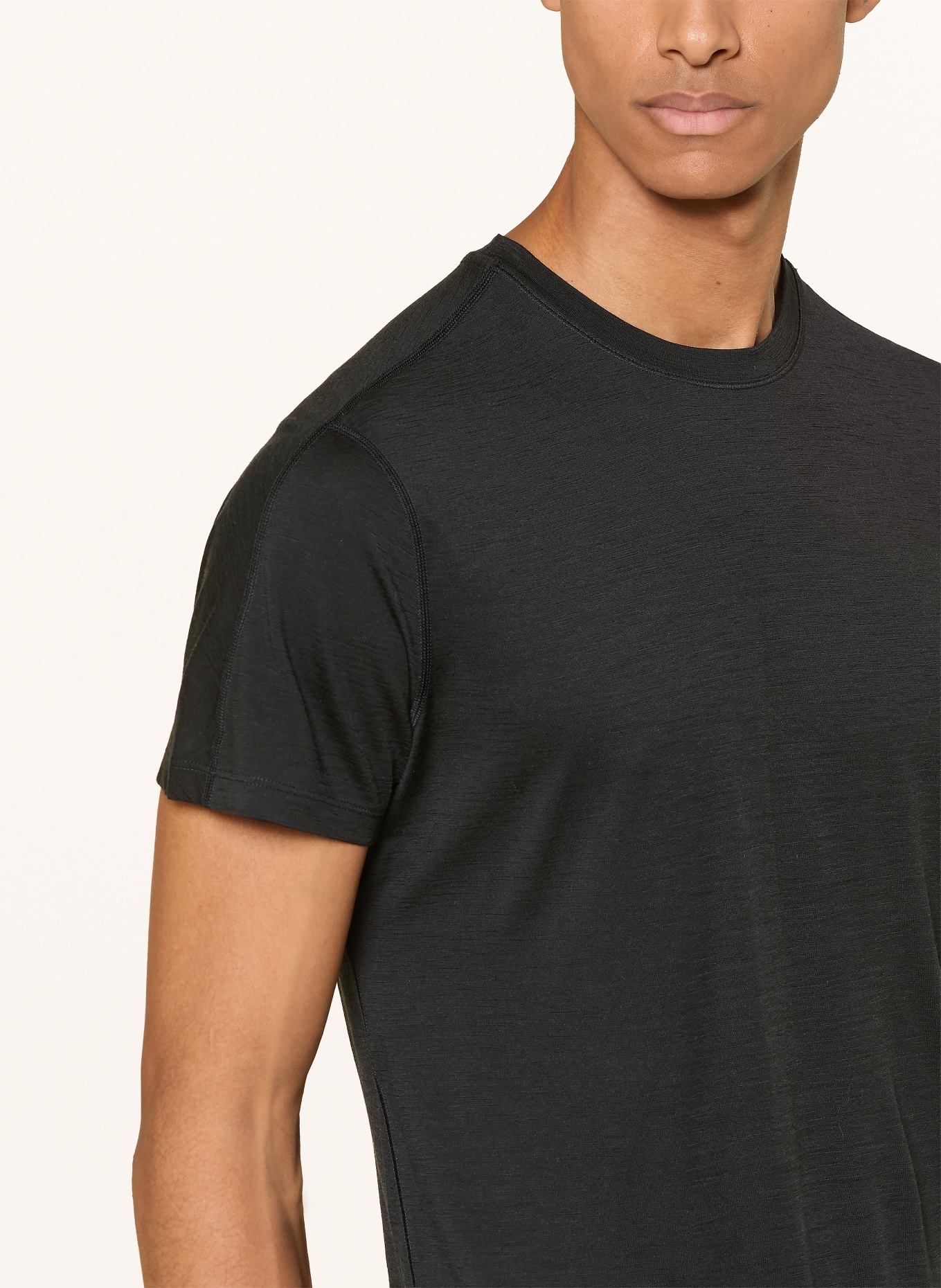 icebreaker T-Shirt MERINOFINE™ ACE aus Merinowolle: SCHWARZ