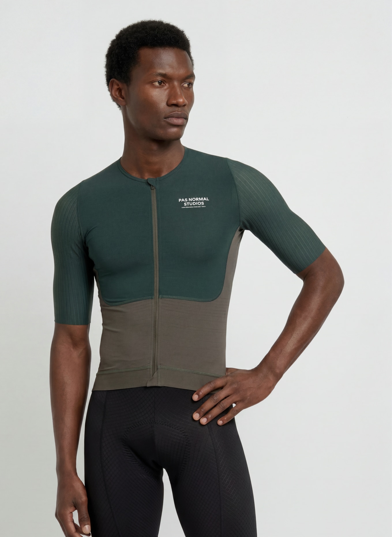 PAS NORMAL STUDIOS Radtrikot MECHANISM PRO: DUNKELGRÜN / KHAKI