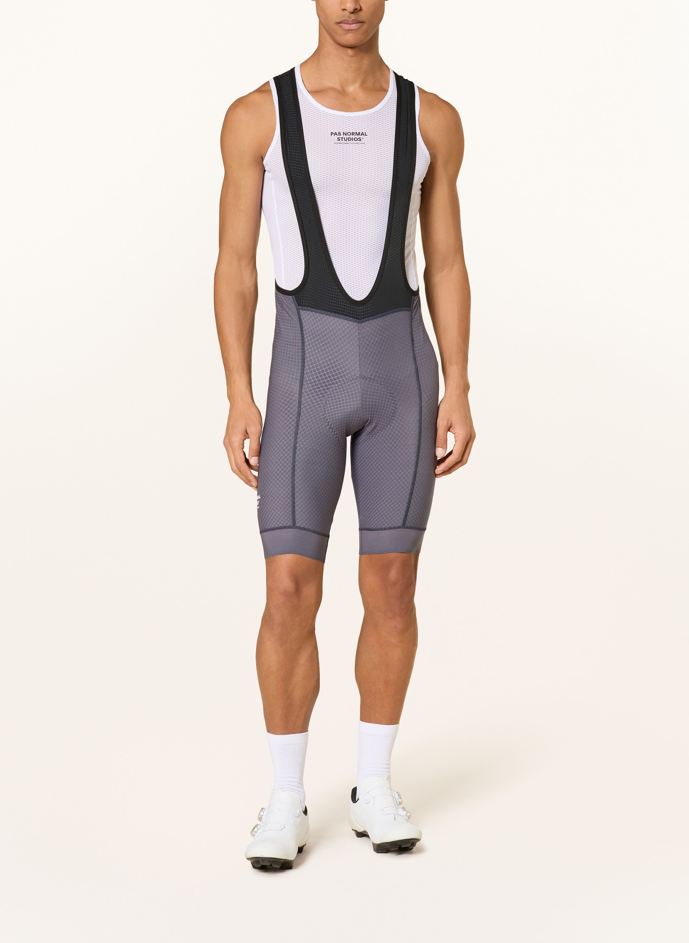 PAS NORMAL STUDIOS Radhose ESSENTIAL mit Trägern und gepolstertem Einsatz: GRAU / SCHWARZ