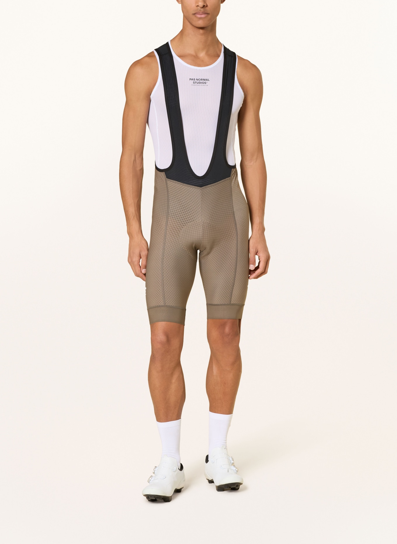 PAS NORMAL STUDIOS Radhose ESSENTIAL mit Trägern und gepolstertem Einsatz: KHAKI / SCHWARZ