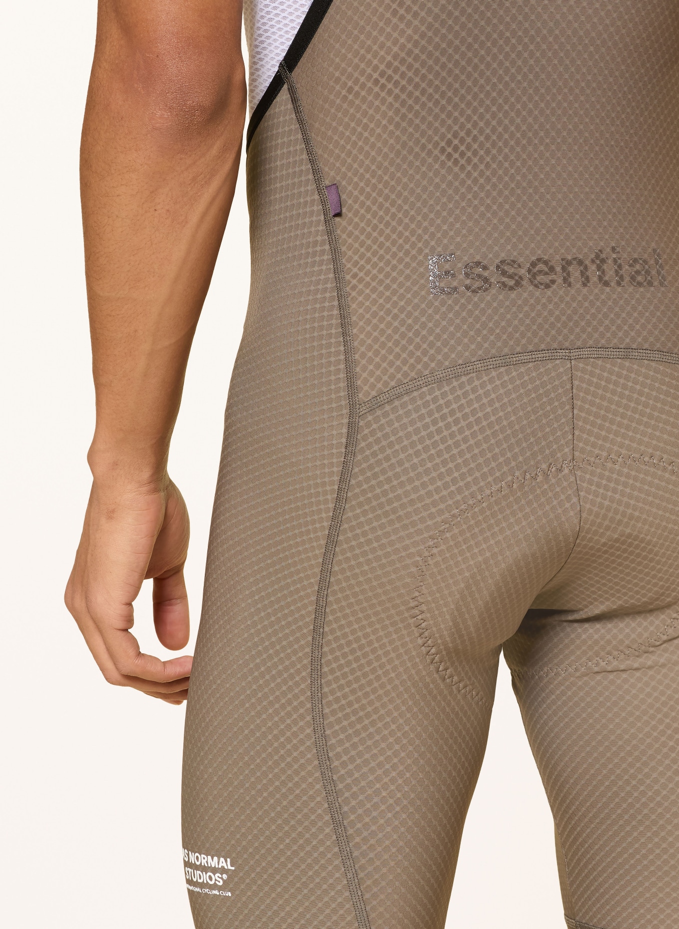 PAS NORMAL STUDIOS Radhose ESSENTIAL mit Trägern und gepolstertem Einsatz: KHAKI / SCHWARZ