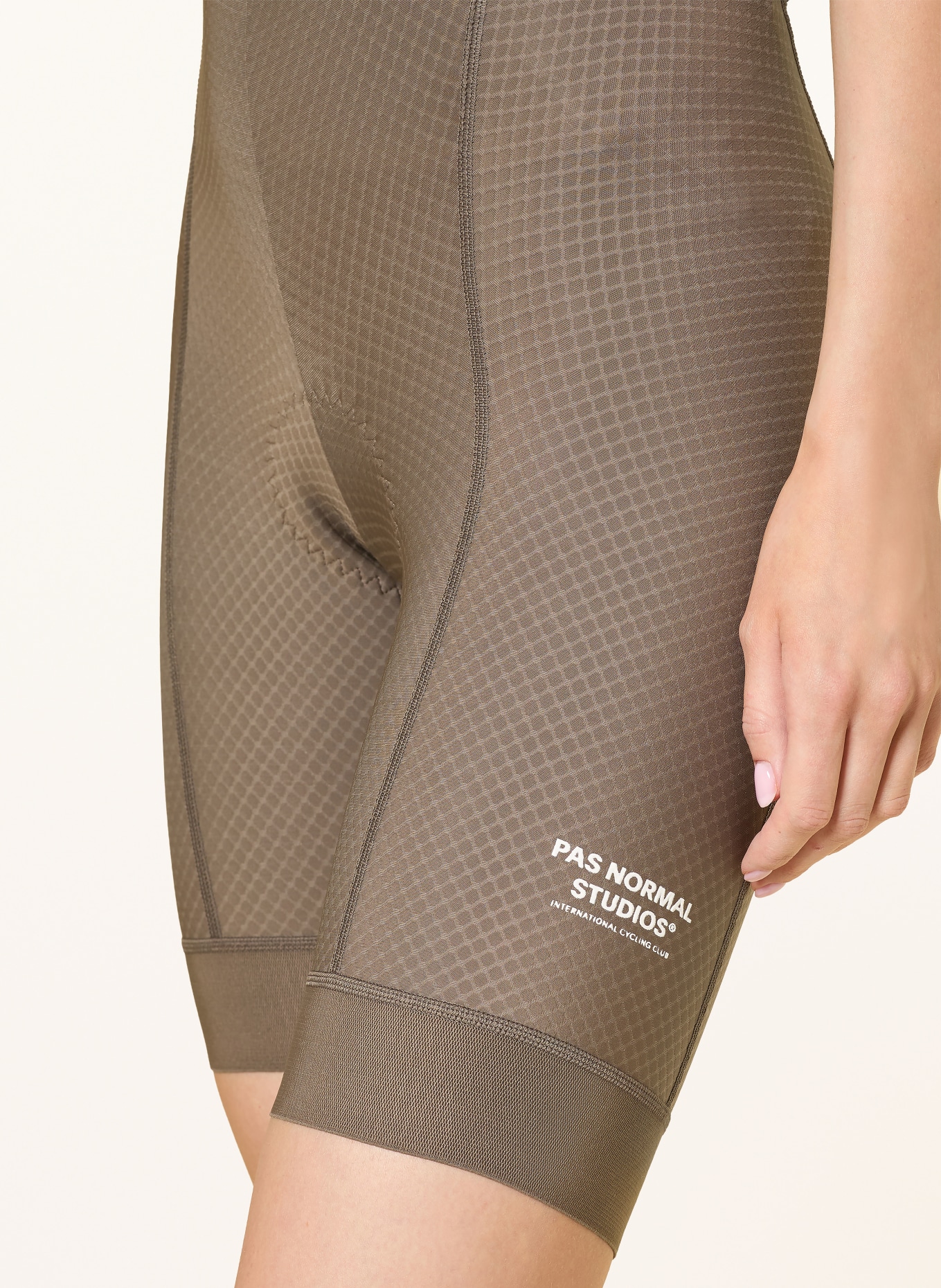 PAS NORMAL STUDIOS ESSENTIAL BIB cycling shorts with straps and padded insert: KHAKI / BLACK