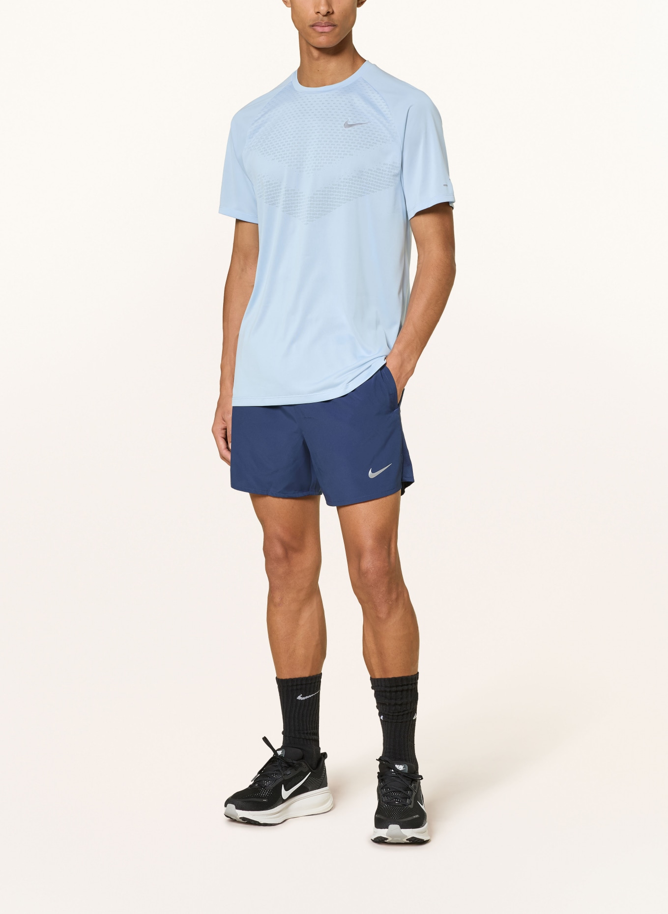 Nike Laufshirt STRIDE: HELLBLAU / GRAU