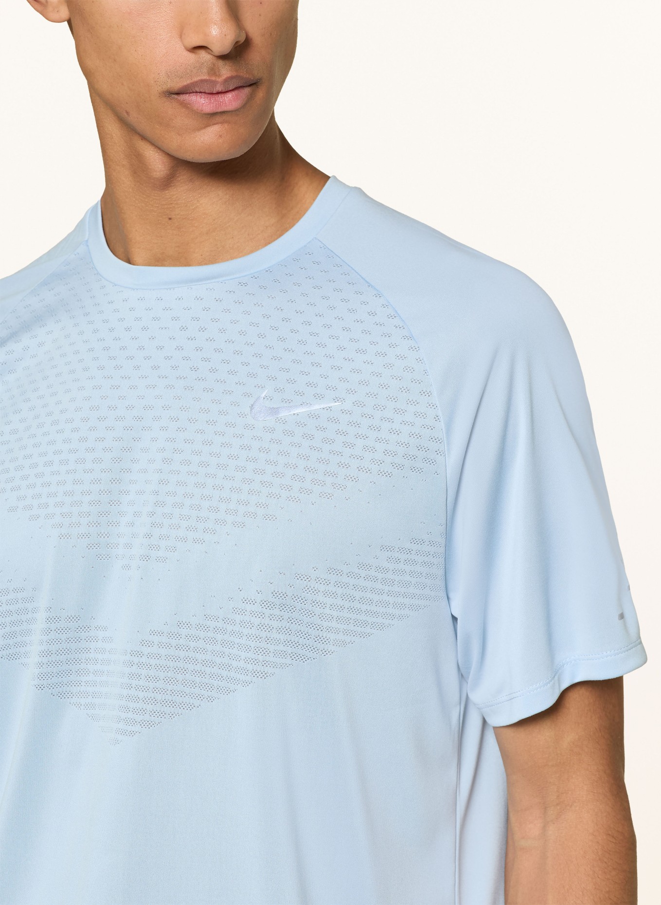 Nike Laufshirt STRIDE: HELLBLAU / GRAU