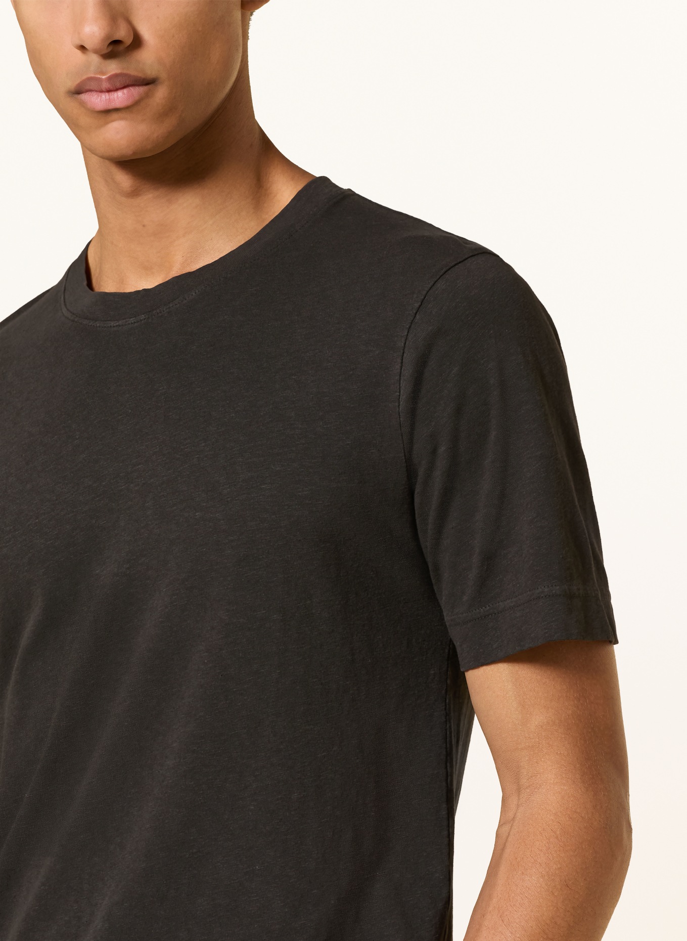 DRYKORN T-shirt RAPHAEL with linen: BLACK