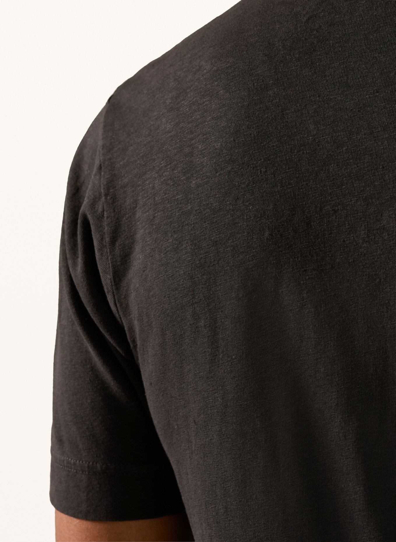 DRYKORN T-shirt RAPHAEL with linen: BLACK