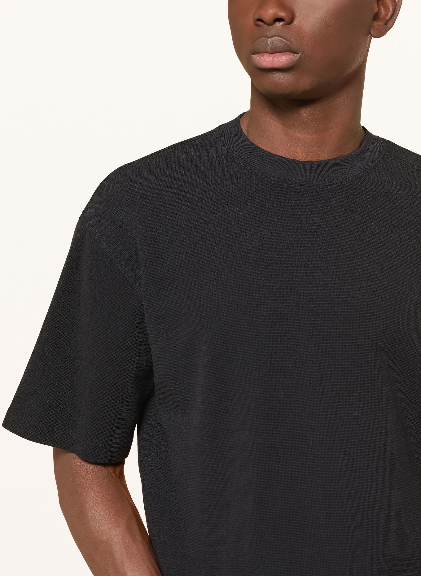 ARMEDANGELS T-shirt MAARKOS: ZWART