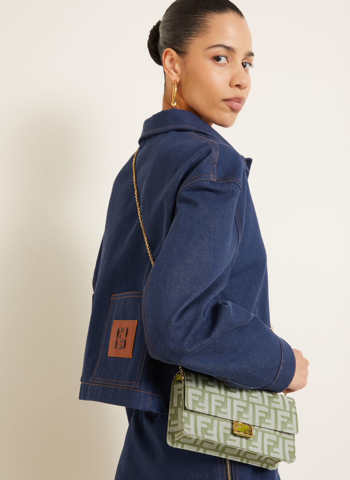 FENDI Portemonnee BAGUETTE om om te hangen: GROEN / WIT