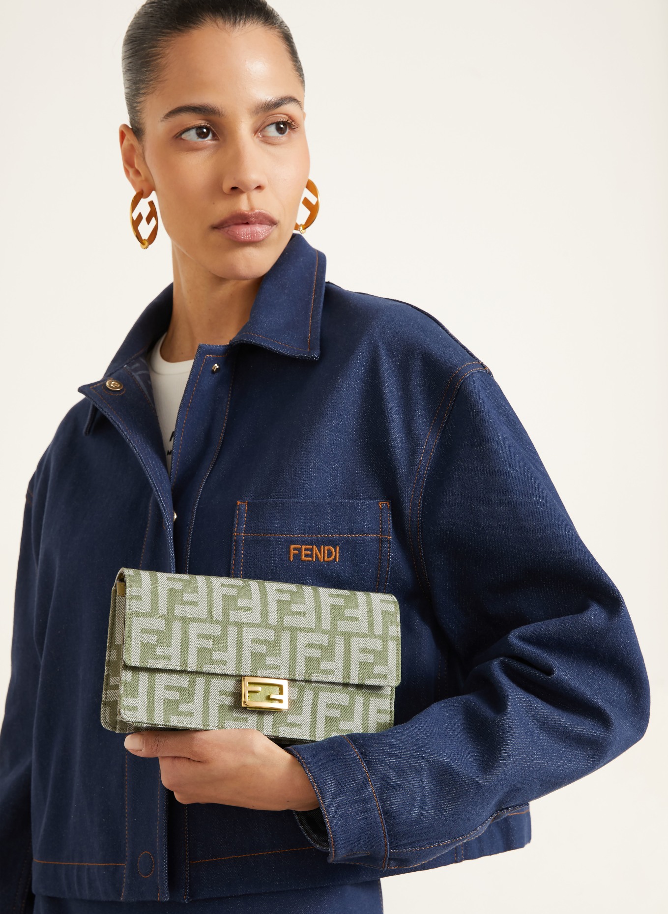 FENDI Portemonnee BAGUETTE om om te hangen: GROEN / WIT