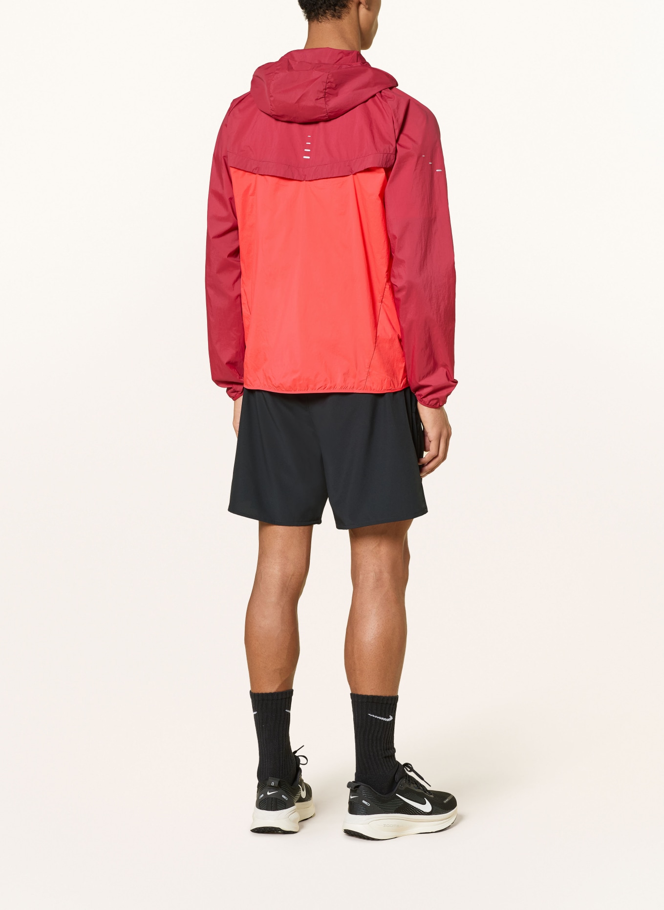 Nike Běžecká bunda STRIDE: ČERVENÁ / ŠEDÁ / TMAVĚ ČERVENÁ