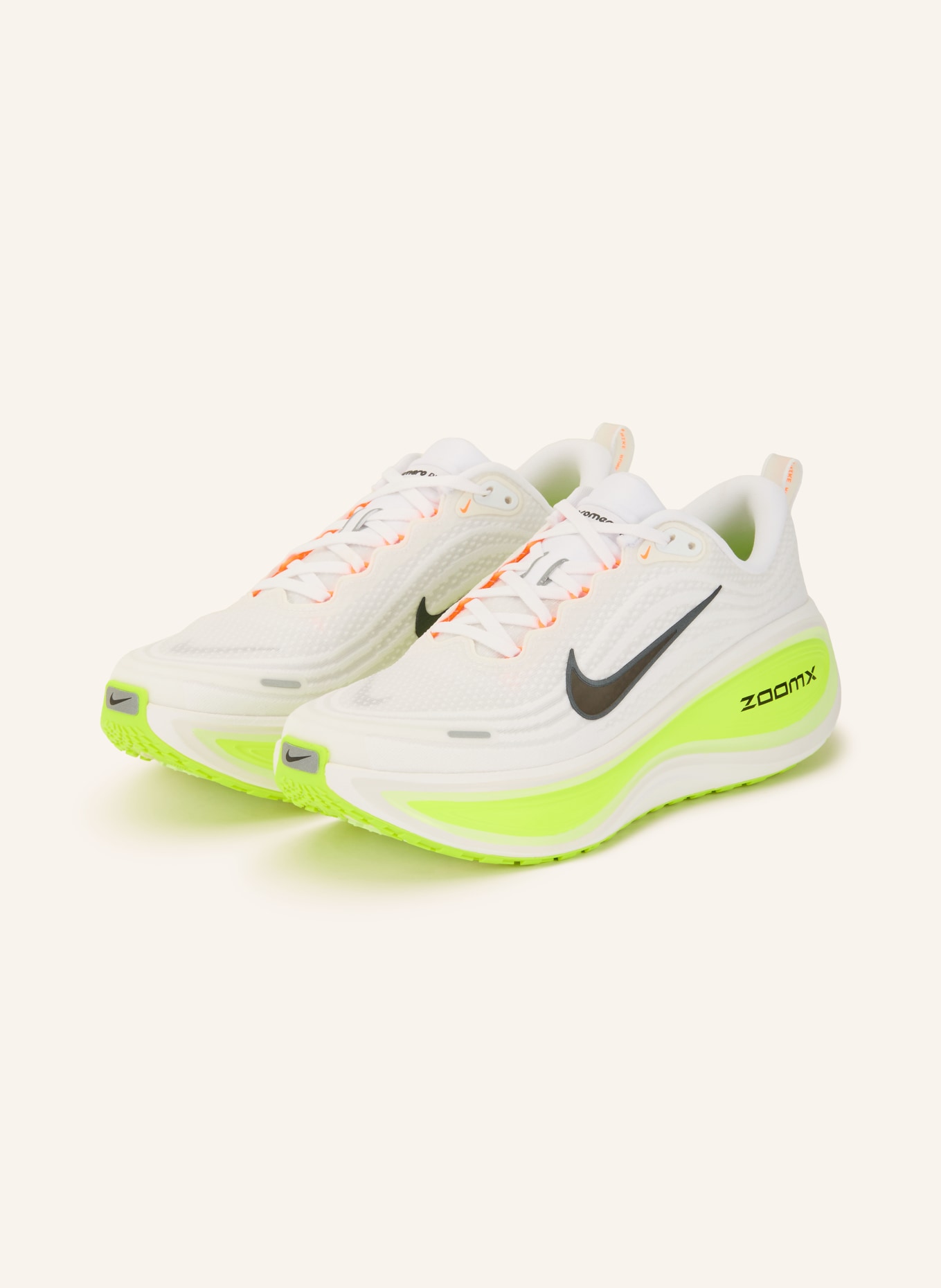 Nike Laufschuhe VOMERO PLUS: WEISS / NEONORANGE / SCHWARZ
