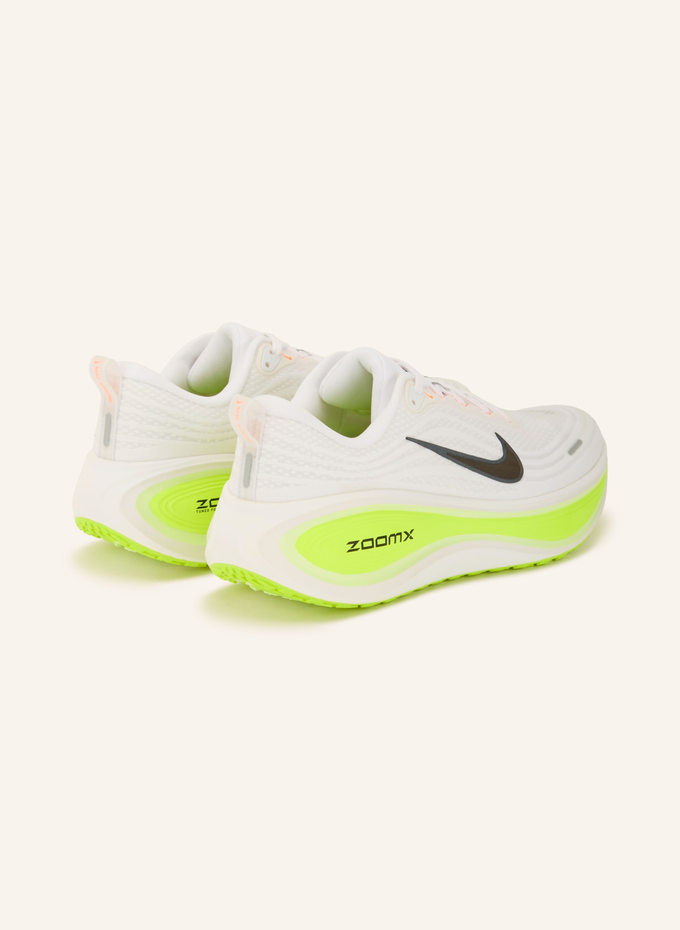Nike Laufschuhe VOMERO PLUS: WEISS / NEONORANGE / SCHWARZ