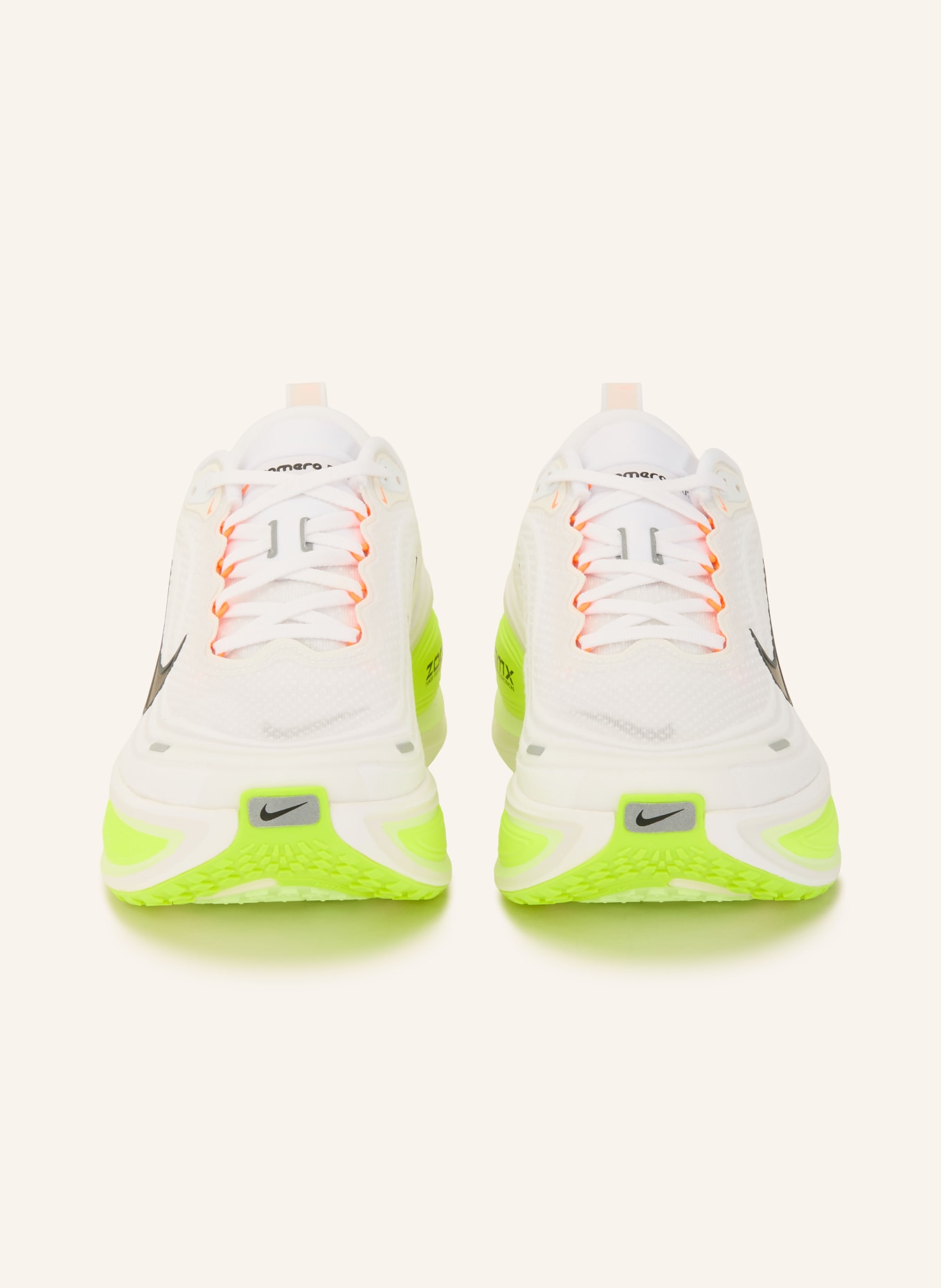 Nike Laufschuhe VOMERO PLUS: WEISS / NEONORANGE / SCHWARZ