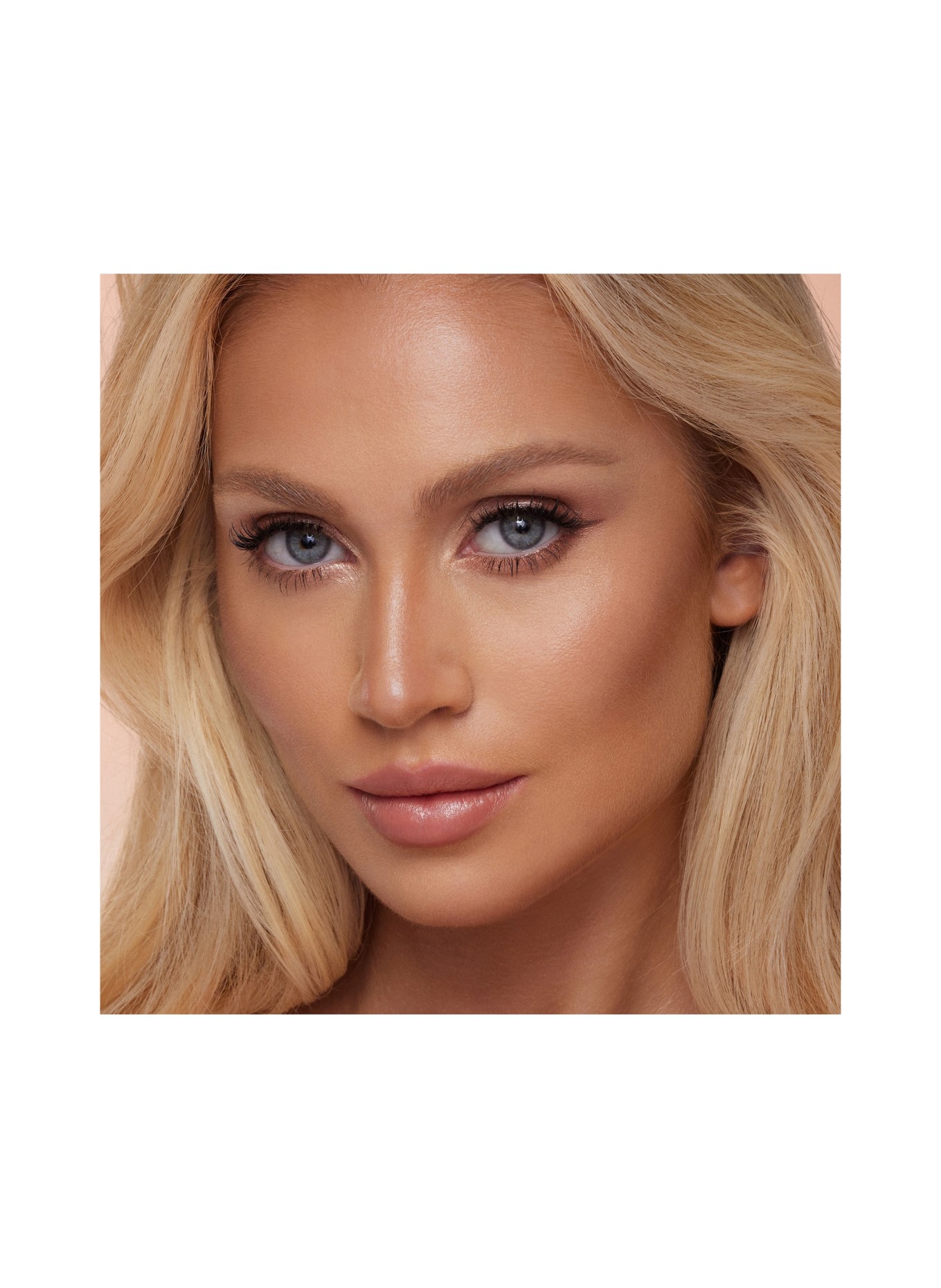 Charlotte Tilbury HOLLYWOOD CONTOUR WALL: MEDIUM / DARK