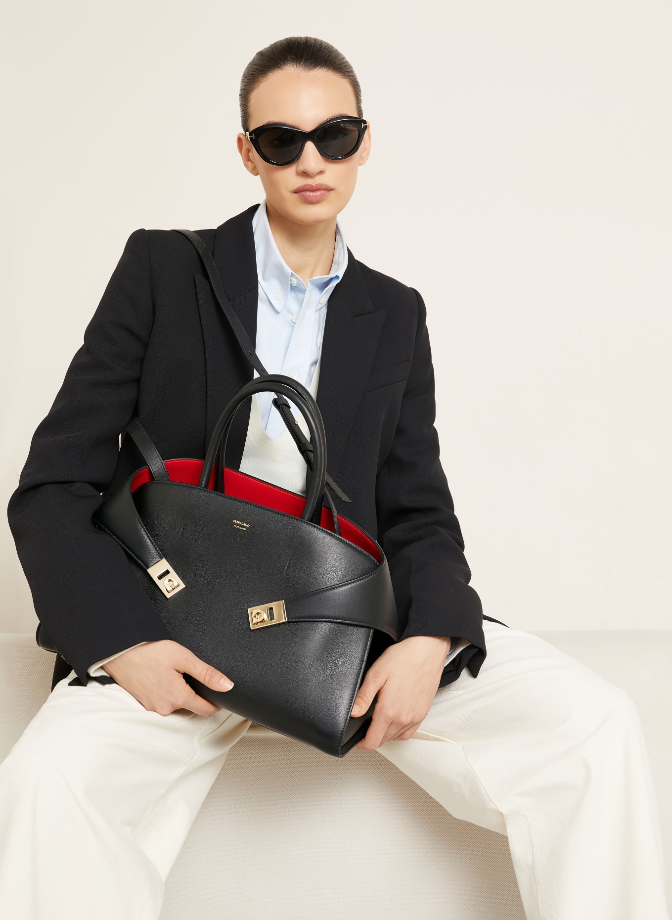 FERRAGAMO Torebka HUG LARGE: CZARNY