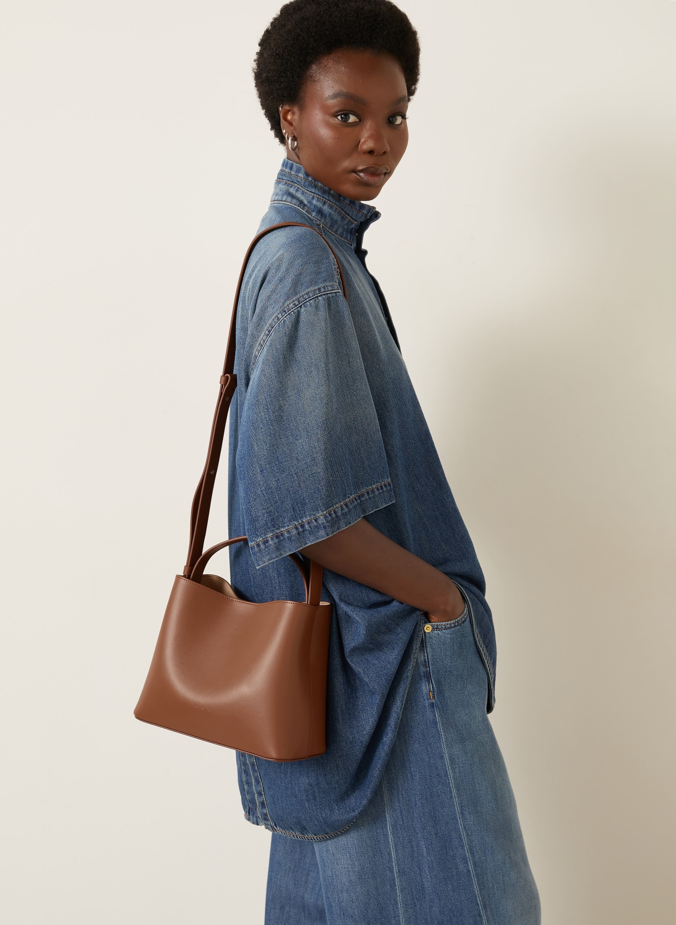 AESTHER EKME Umhängetasche ORIGINAL MINI SAC: BRAUN