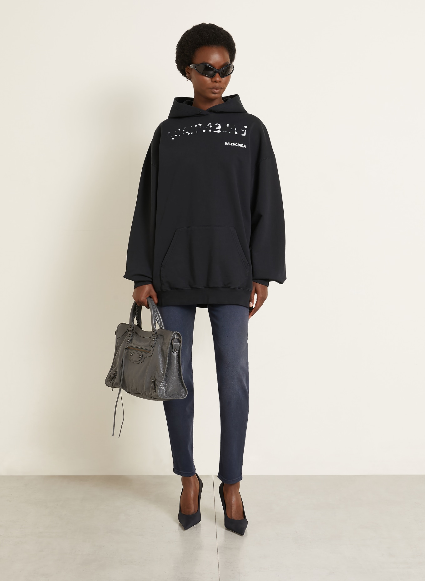 BALENCIAGA Bluza z kapturem: CZARNY / BIAŁY