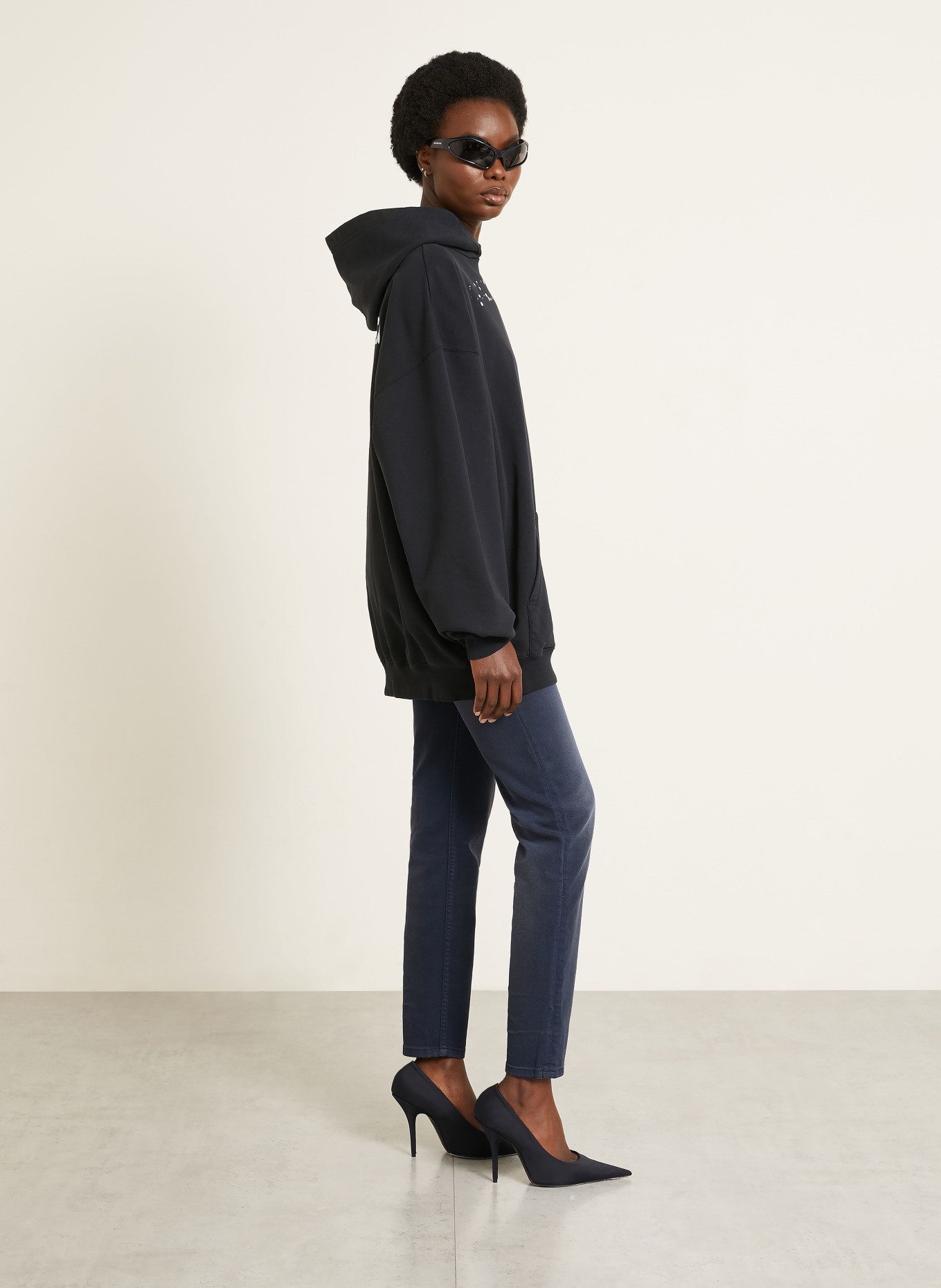 BALENCIAGA Bluza z kapturem: CZARNY / BIAŁY