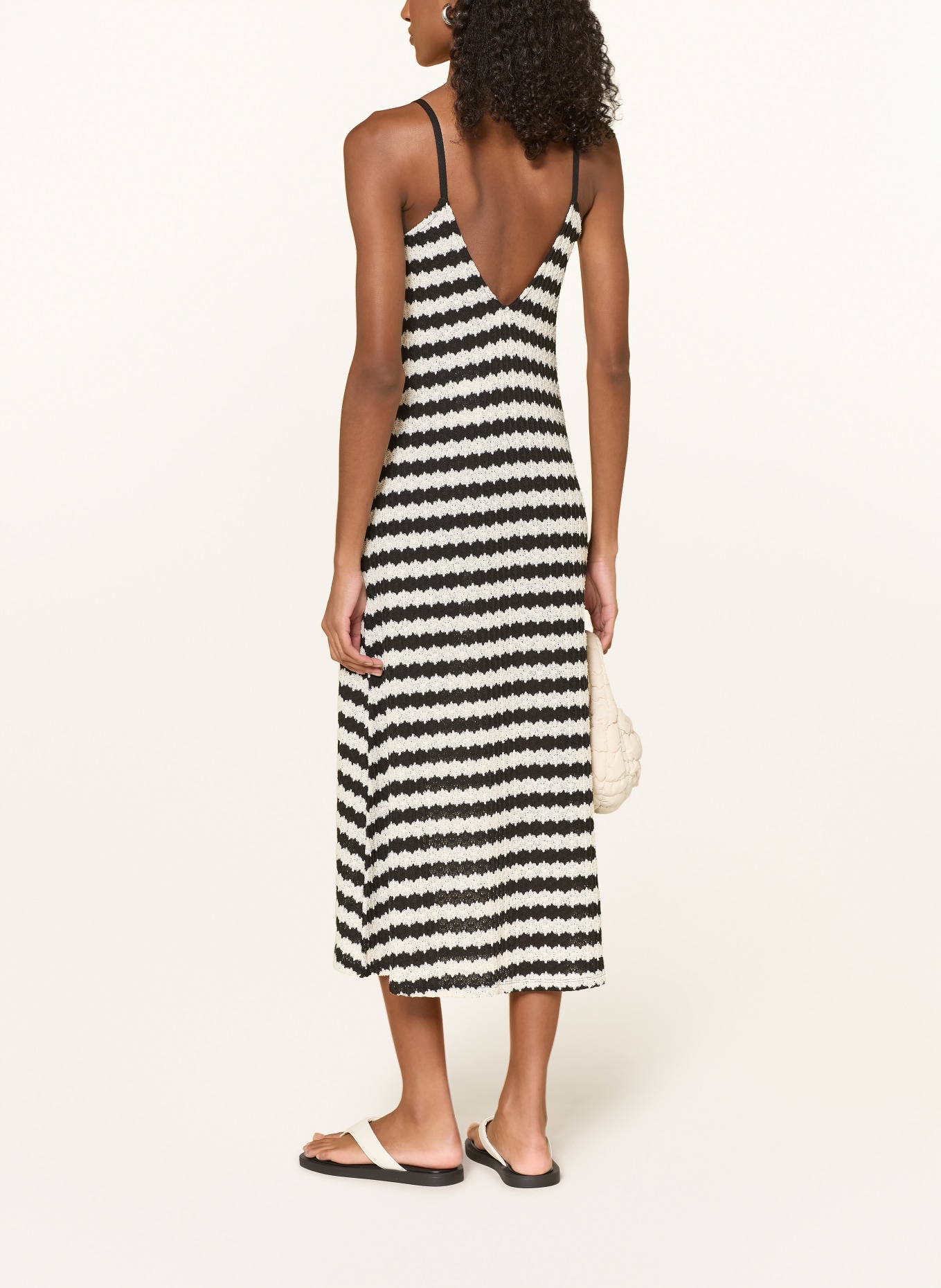 ONLY pletené šaty: ČERNÁ / BÍLÁ