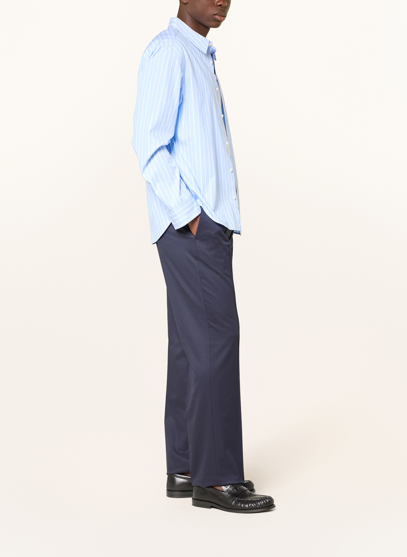 Calvin Klein Chino coupe droite: BLEU FONCÉ