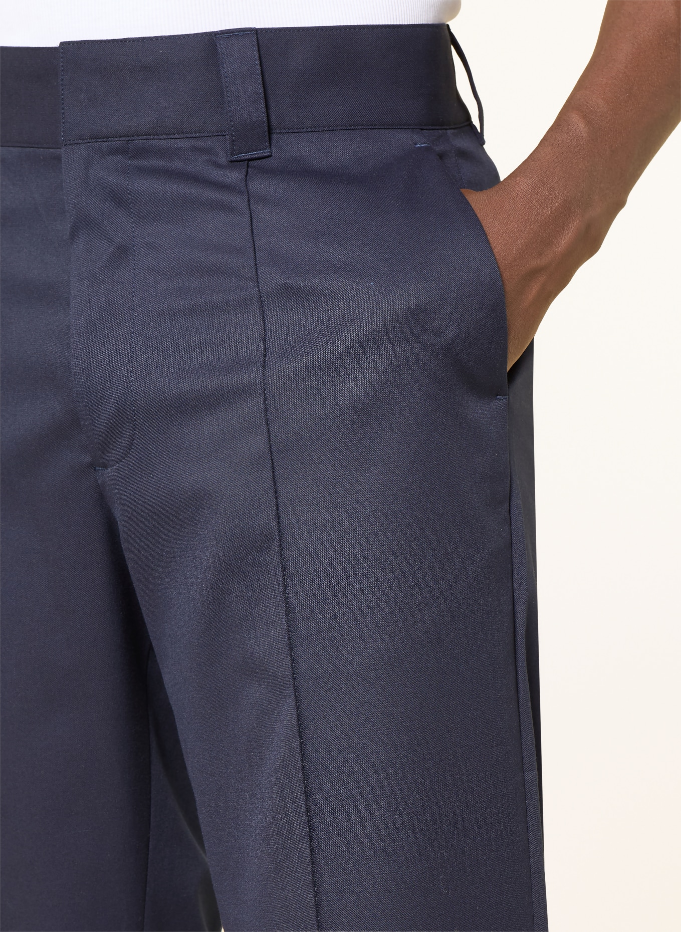 Calvin Klein Chino coupe droite: BLEU FONCÉ