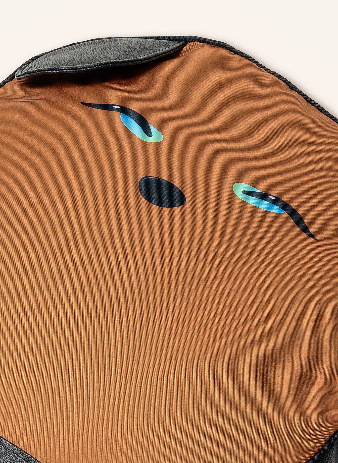 MCM puf: CZARNY / BRĄZOWY