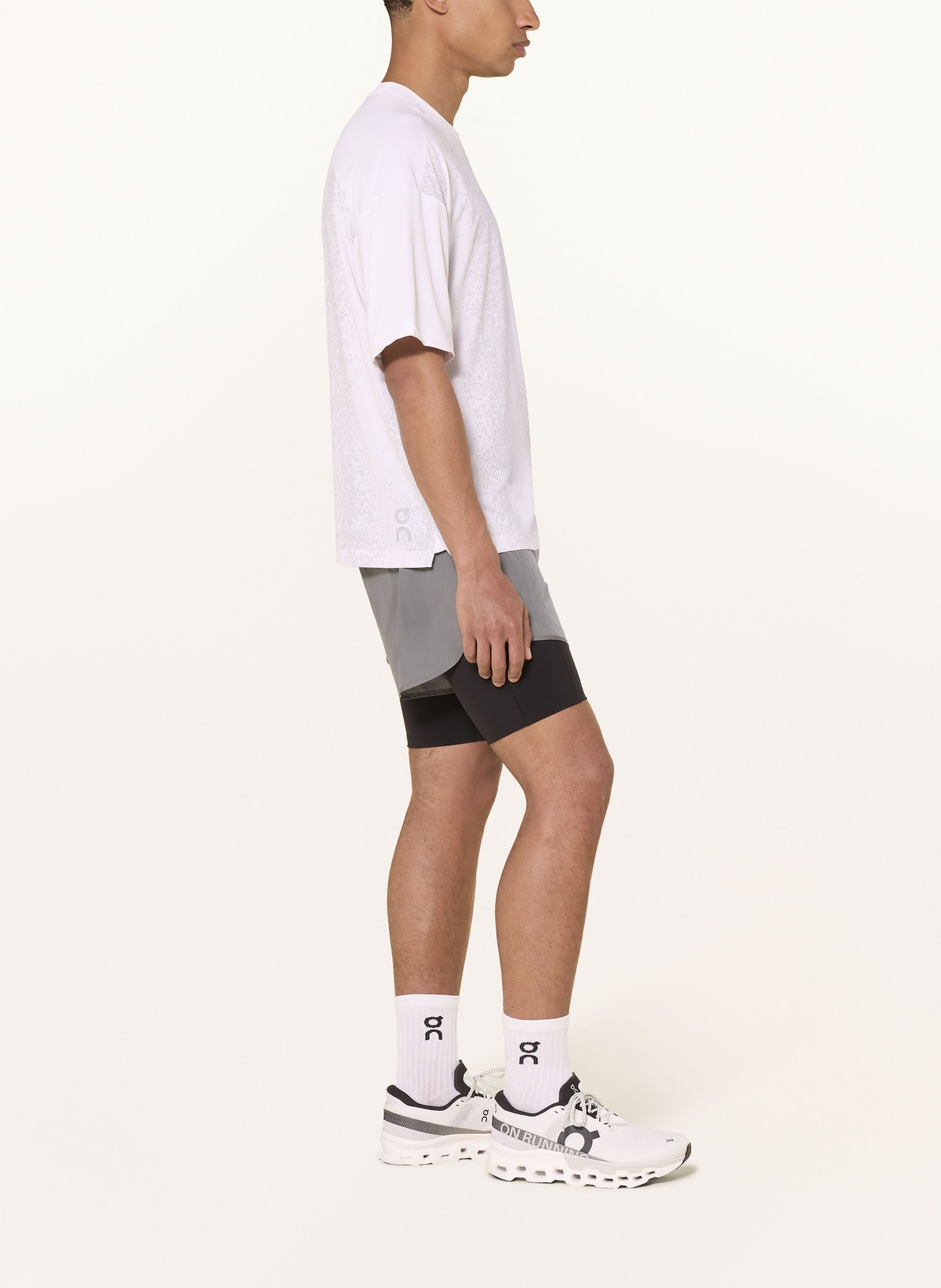 On 2-in-1-Laufshorts PERFORMANCE VOLT: GRAU / SCHWARZ