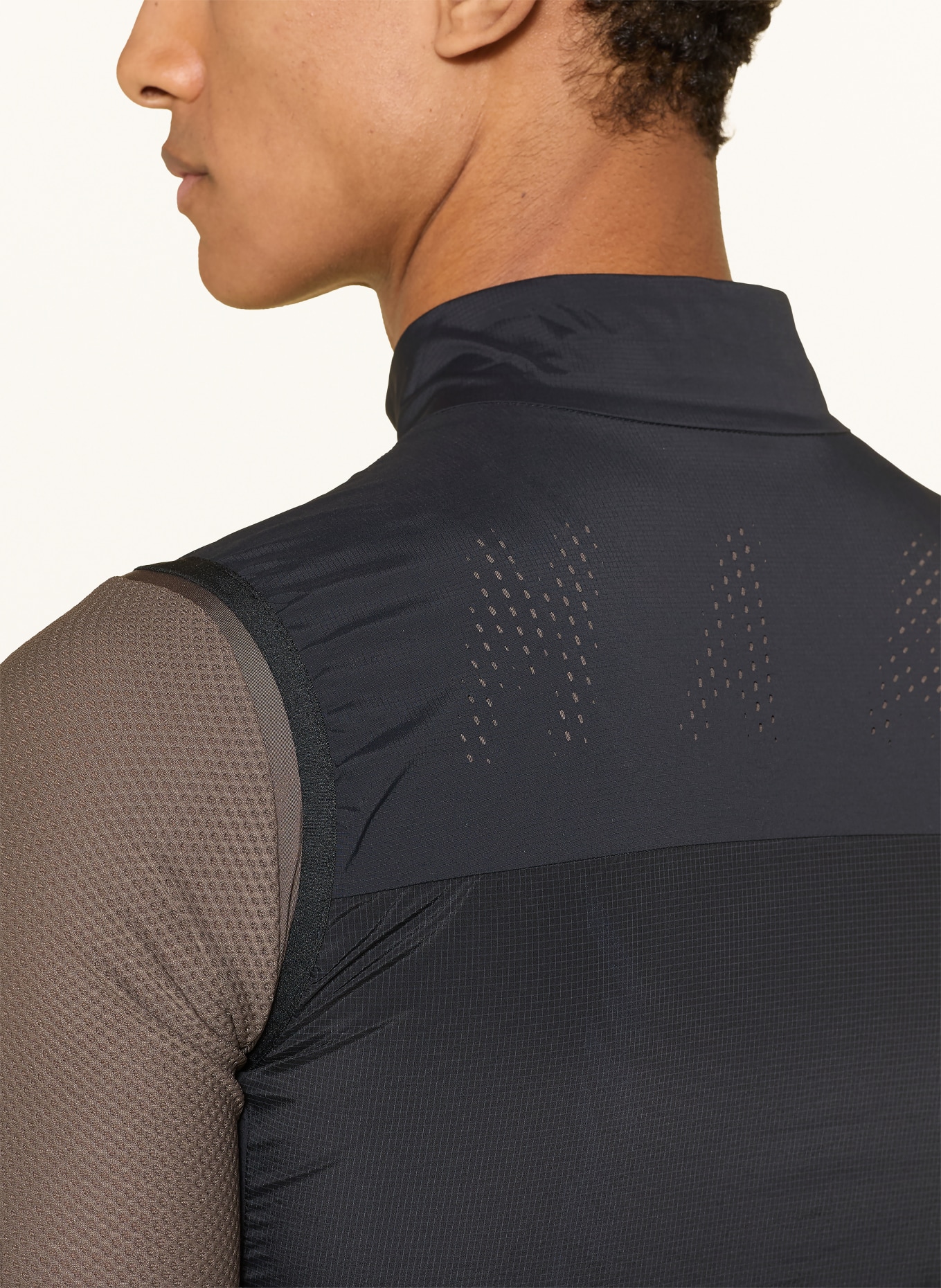 MAAP FLOW Cycling Vest: BLACK / GRAY