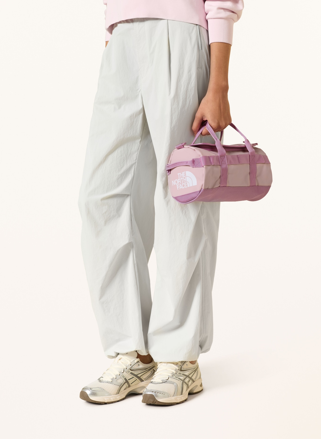 THE NORTH FACE Umhängetasche BASE CAMP DUFFEL: HELLROSA / ROSA