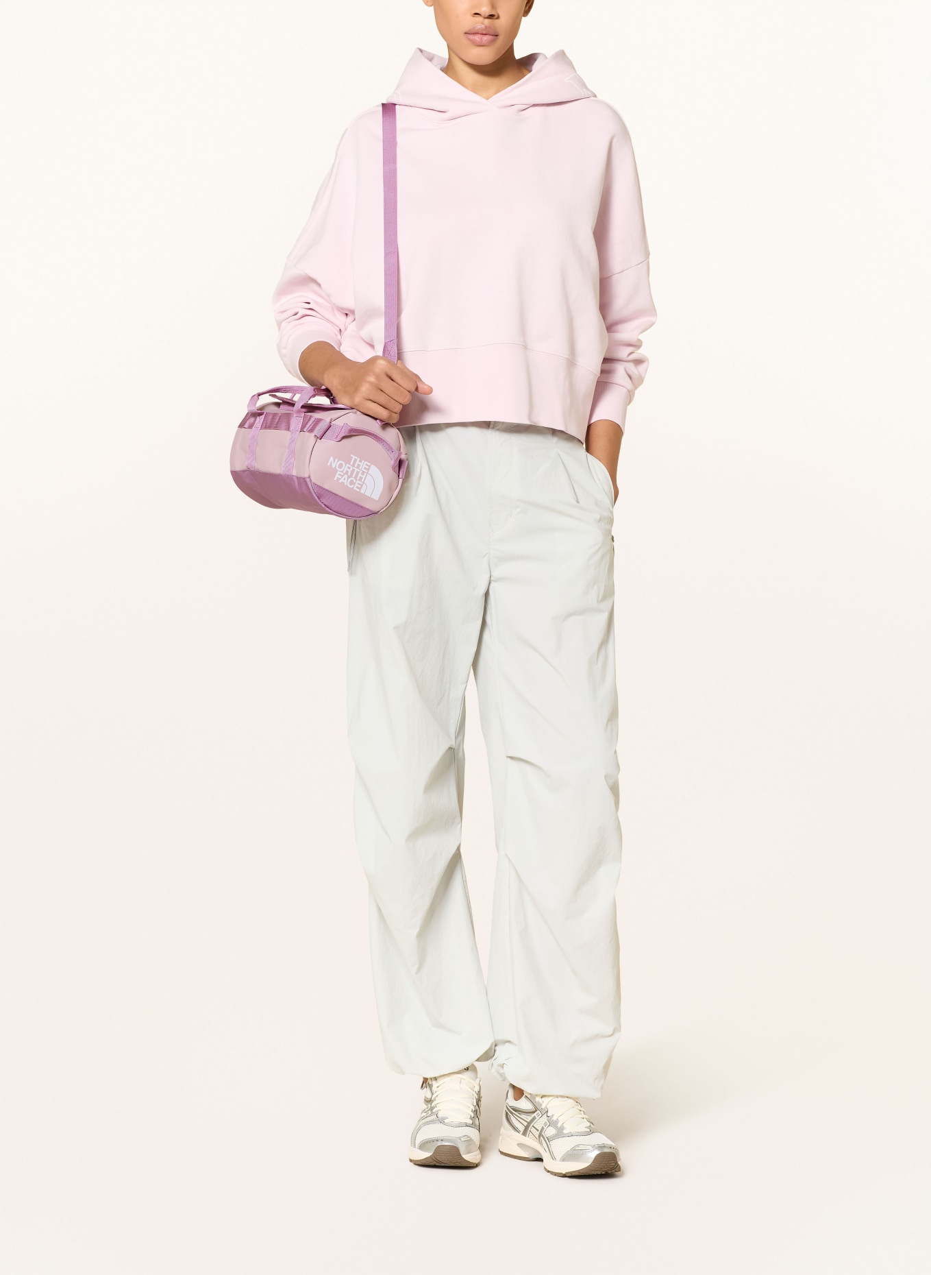 THE NORTH FACE Umhängetasche BASE CAMP DUFFEL: HELLROSA / ROSA