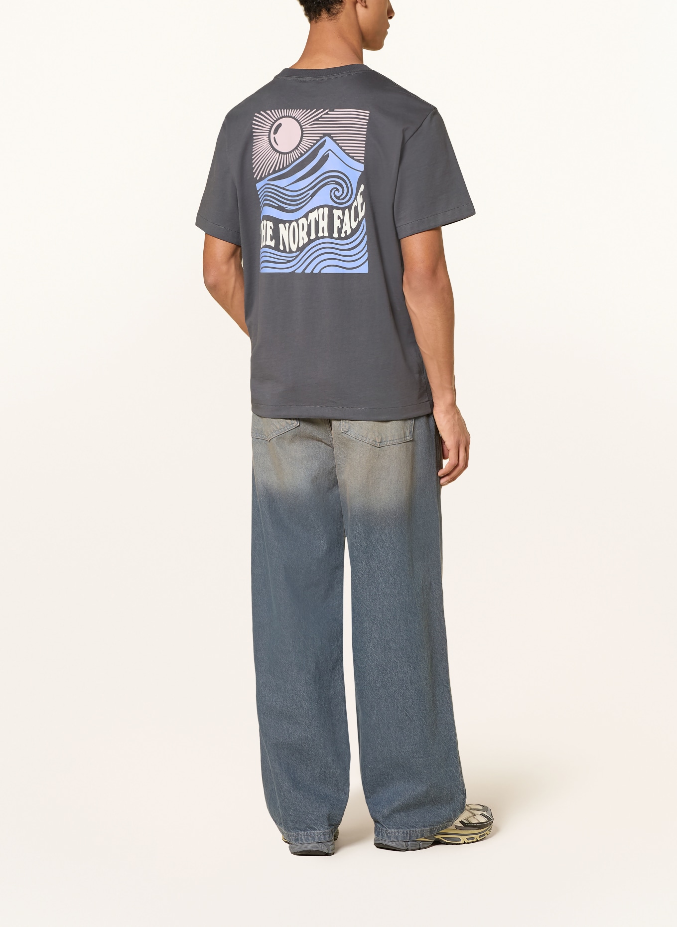 THE NORTH FACE T-Shirt MOUNTAIN ESCAPE: DUNKELGRAU