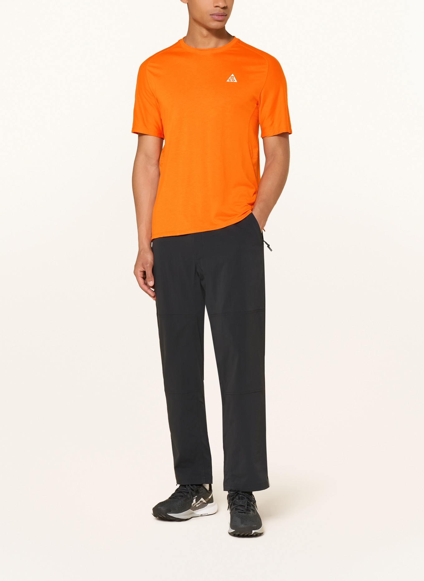 Nike T-Shirt ACG SOLAR CHASE im Materialmix: NEONORANGE