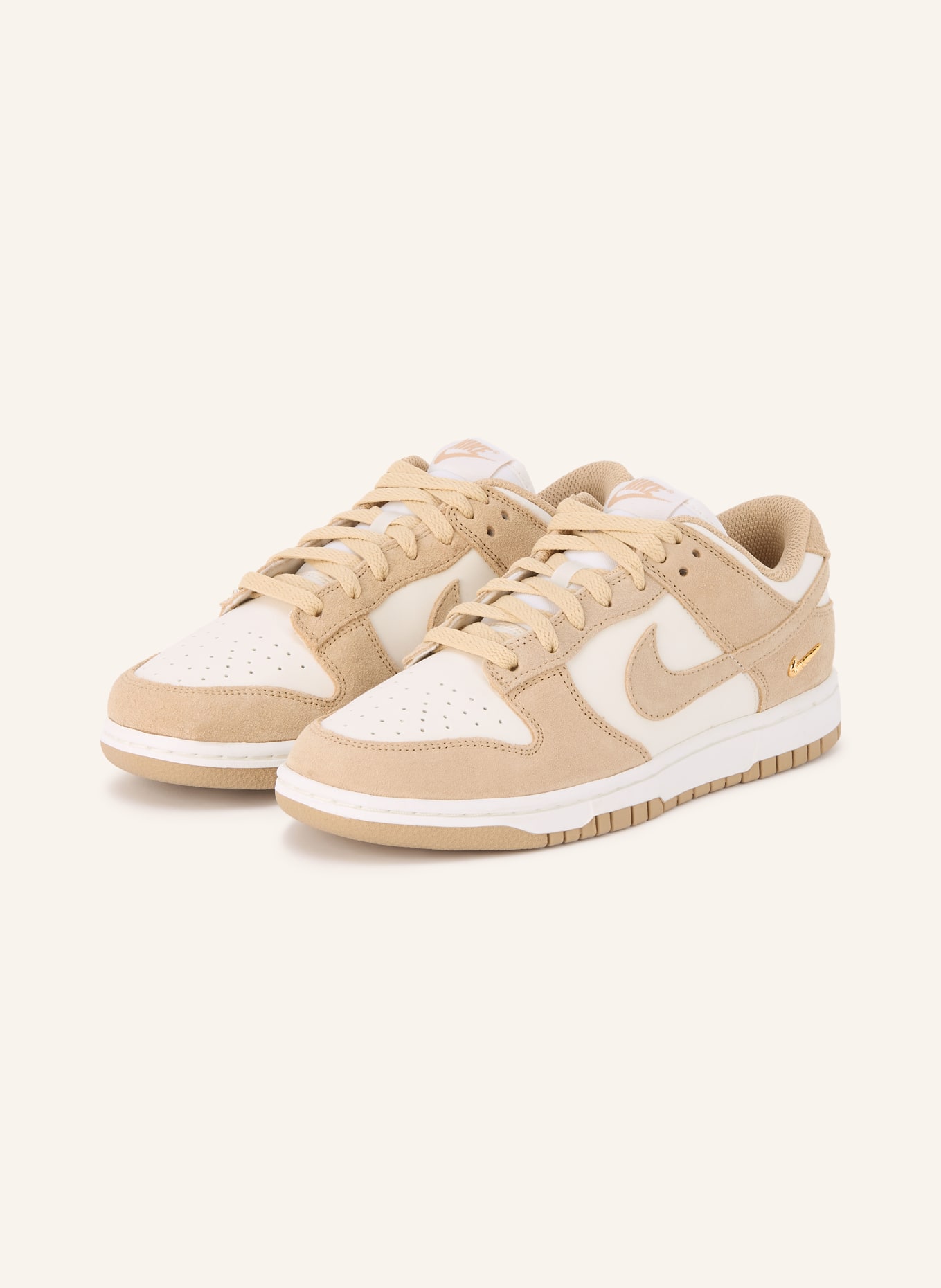 Nike Sneaker DUNK LOW: HELLBRAUN / GOLD / WEISS