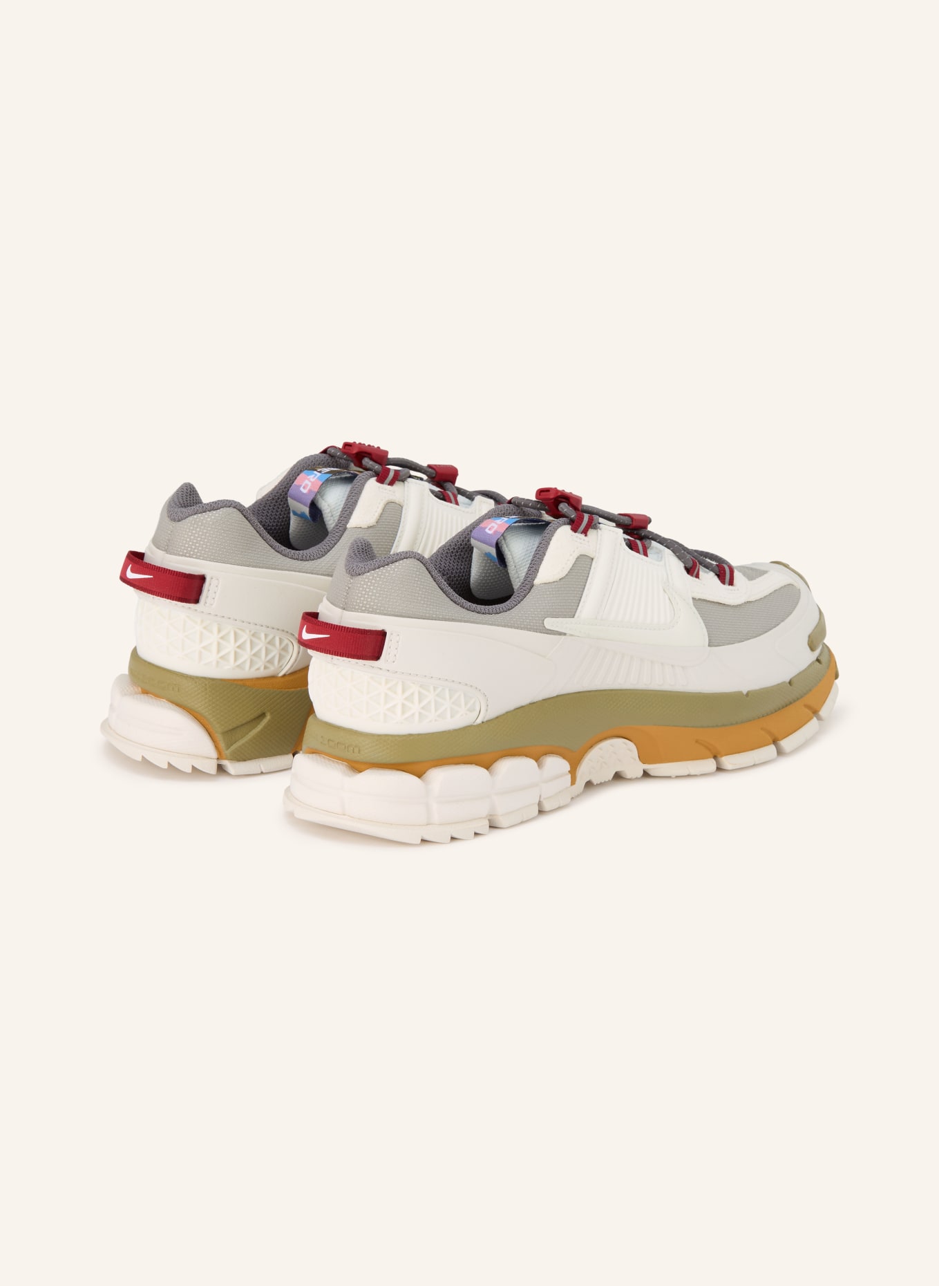 Nike Baskets ZOOM VOMERO ROAM: BLANC / ROUGE FONCÉ / OLIVE