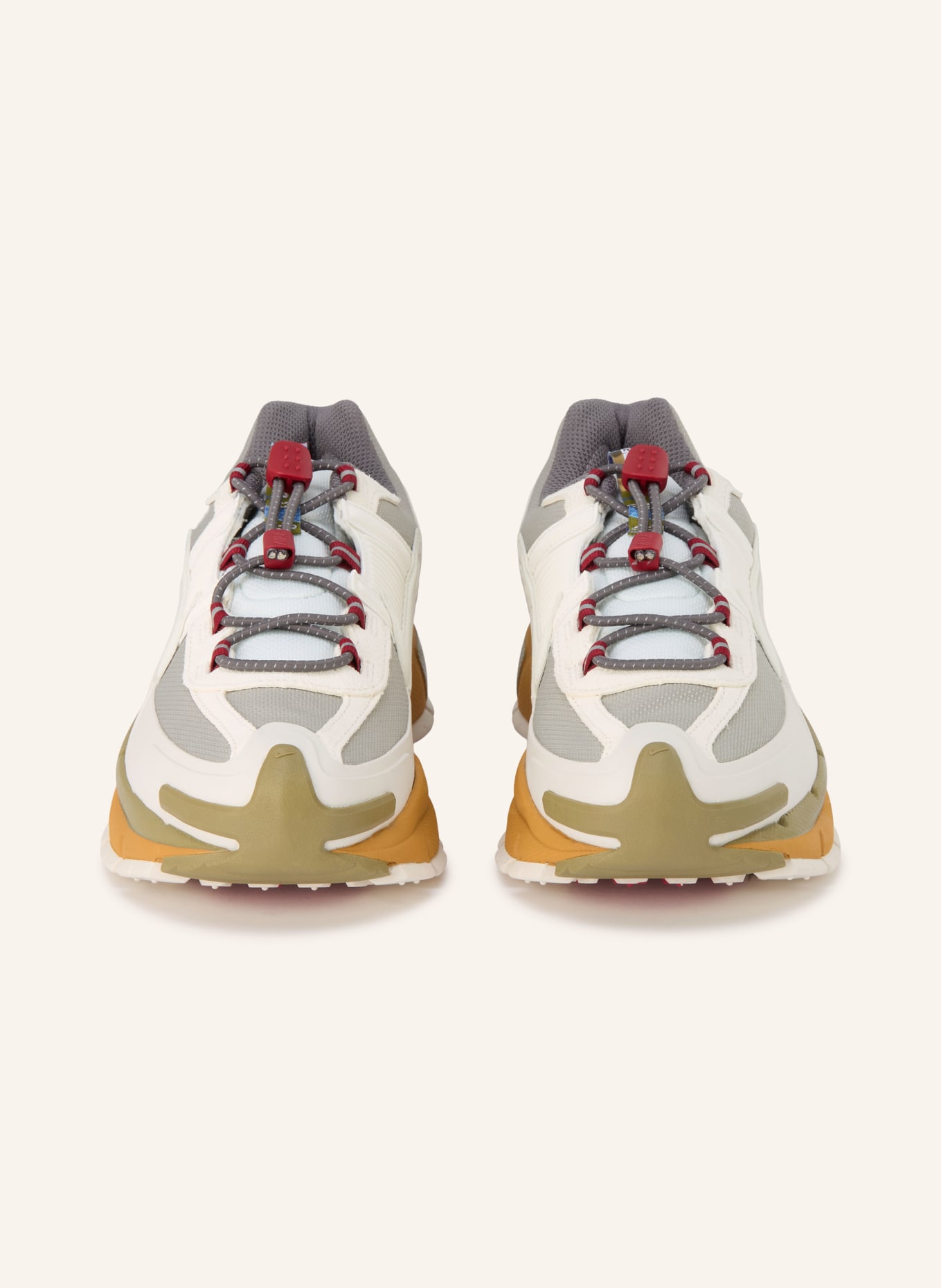 Nike Baskets ZOOM VOMERO ROAM: BLANC / ROUGE FONCÉ / OLIVE