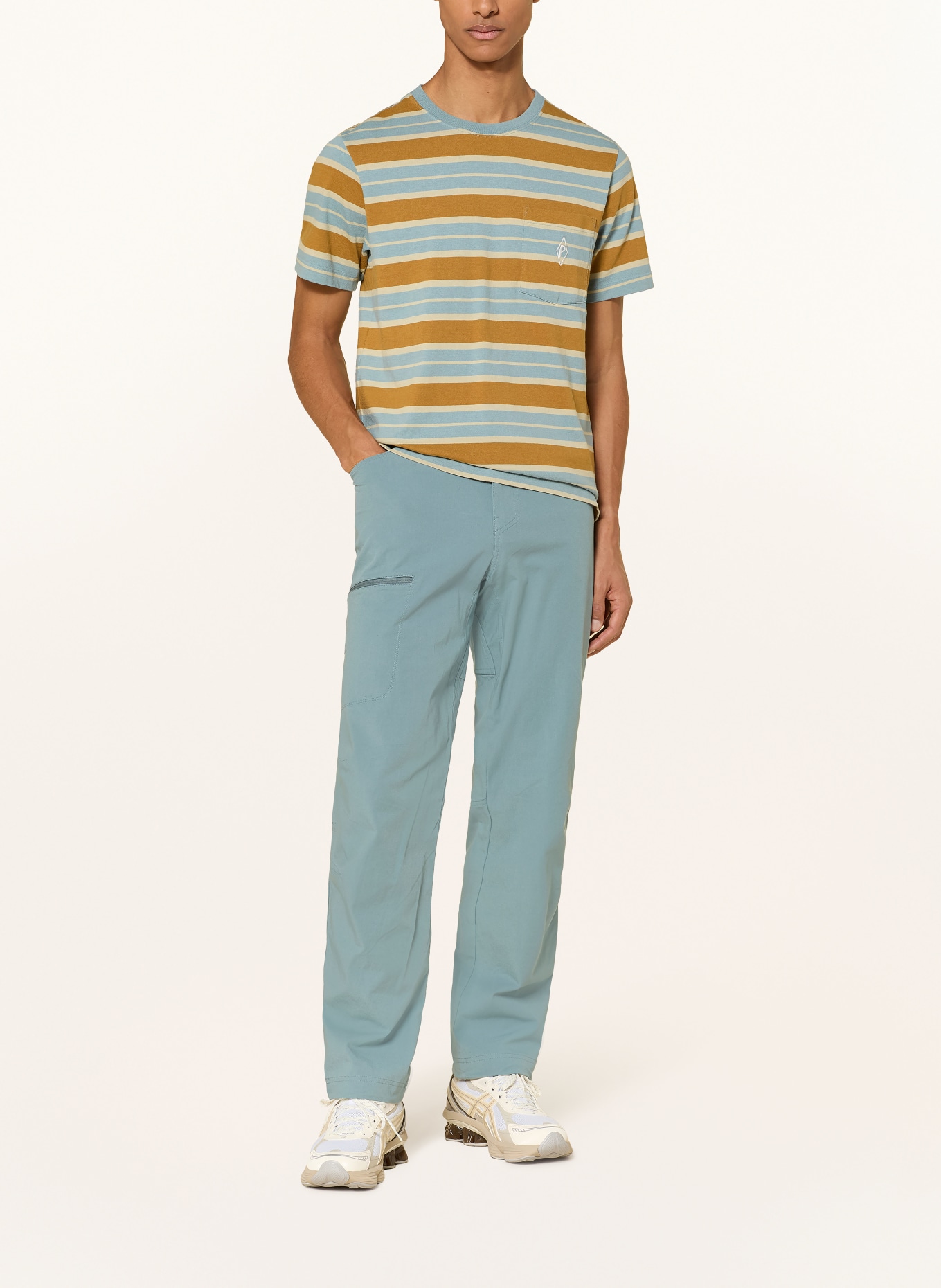 patagonia Tričko MIDWEIGHT WATER POCKET MARK: TMAVĚ MODRÁ / SVĚTLE HNĚDÁ / TMAVĚ ŽLUTÁ