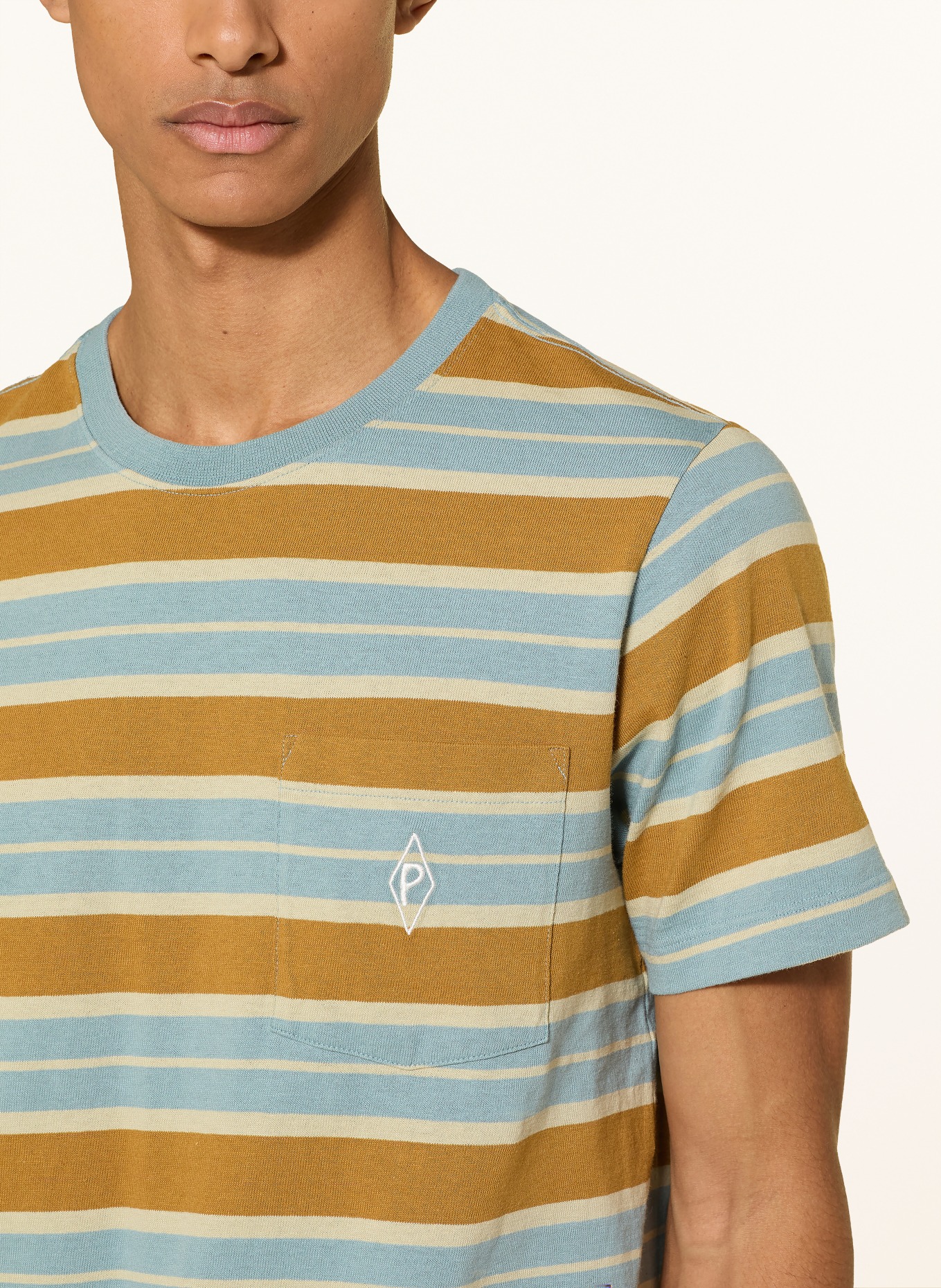 patagonia Tričko MIDWEIGHT WATER POCKET MARK: TMAVĚ MODRÁ / SVĚTLE HNĚDÁ / TMAVĚ ŽLUTÁ