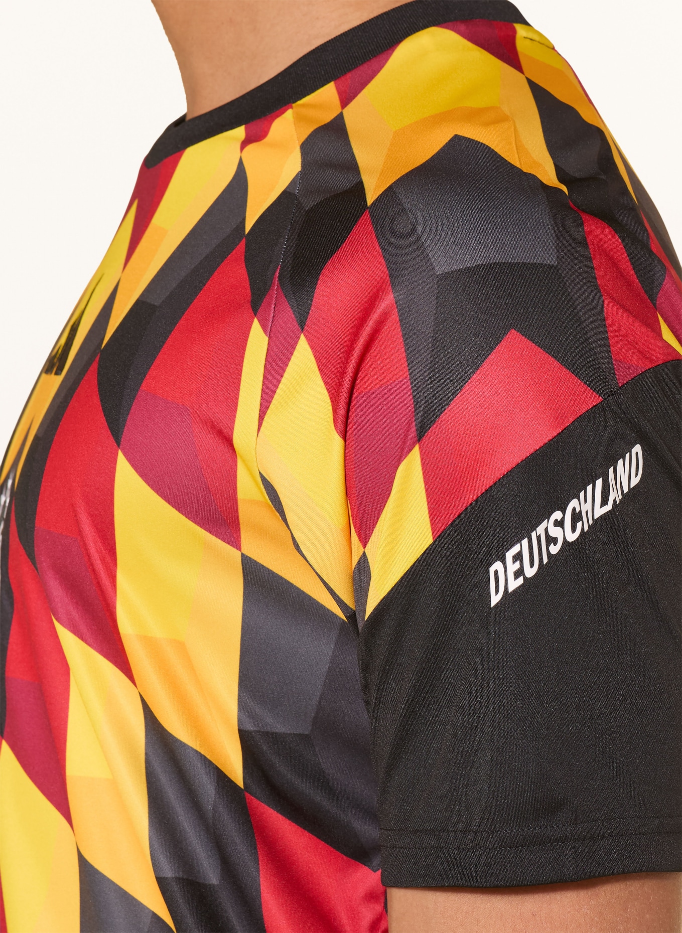 adidas Aufwärmtrikot DEUTSCHLAND 2026 HEIM: SCHWARZ / ROT / GELB