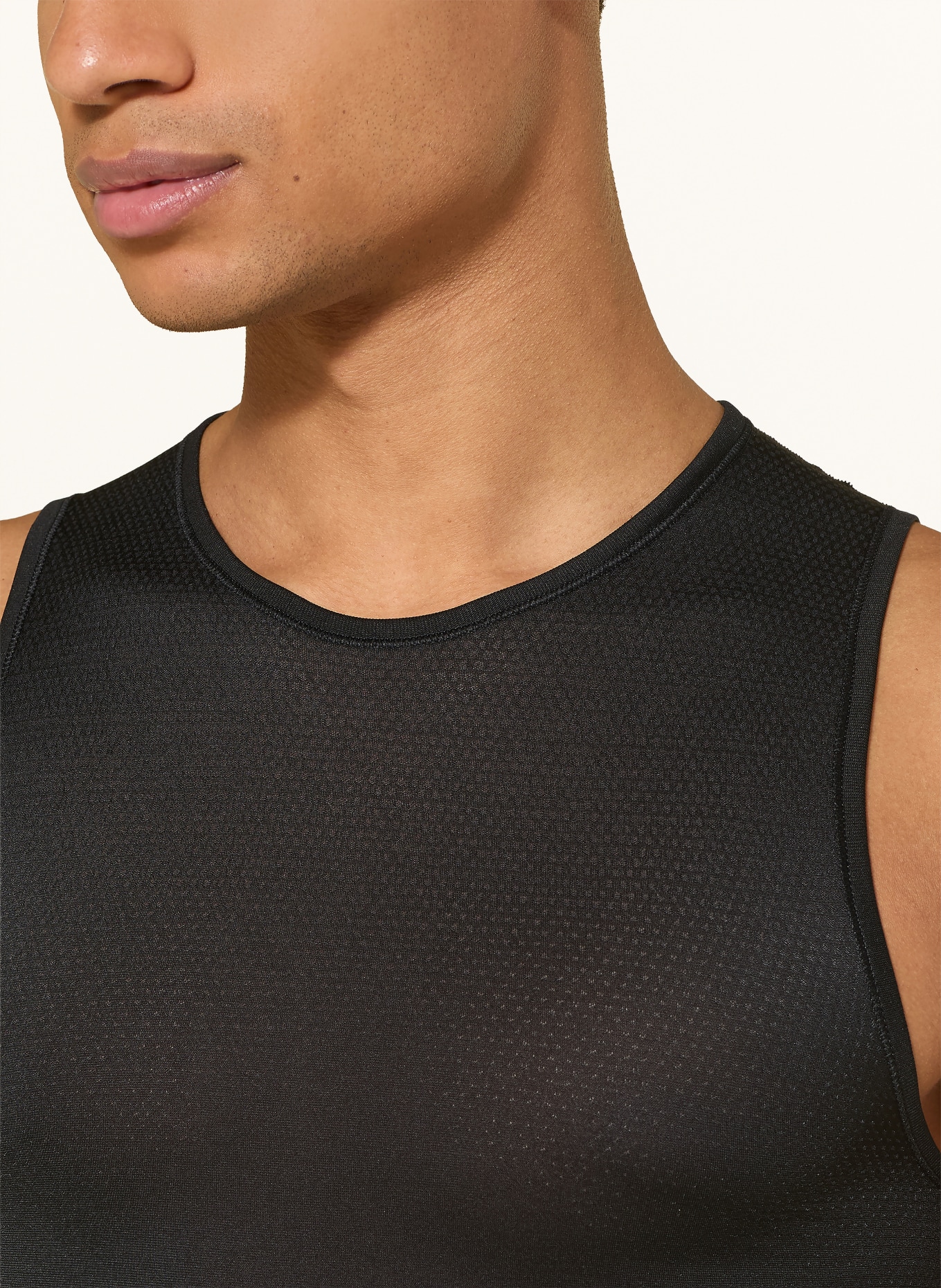 odlo Tílko PERFORMANCE X-LIGHT: ČERNÁ