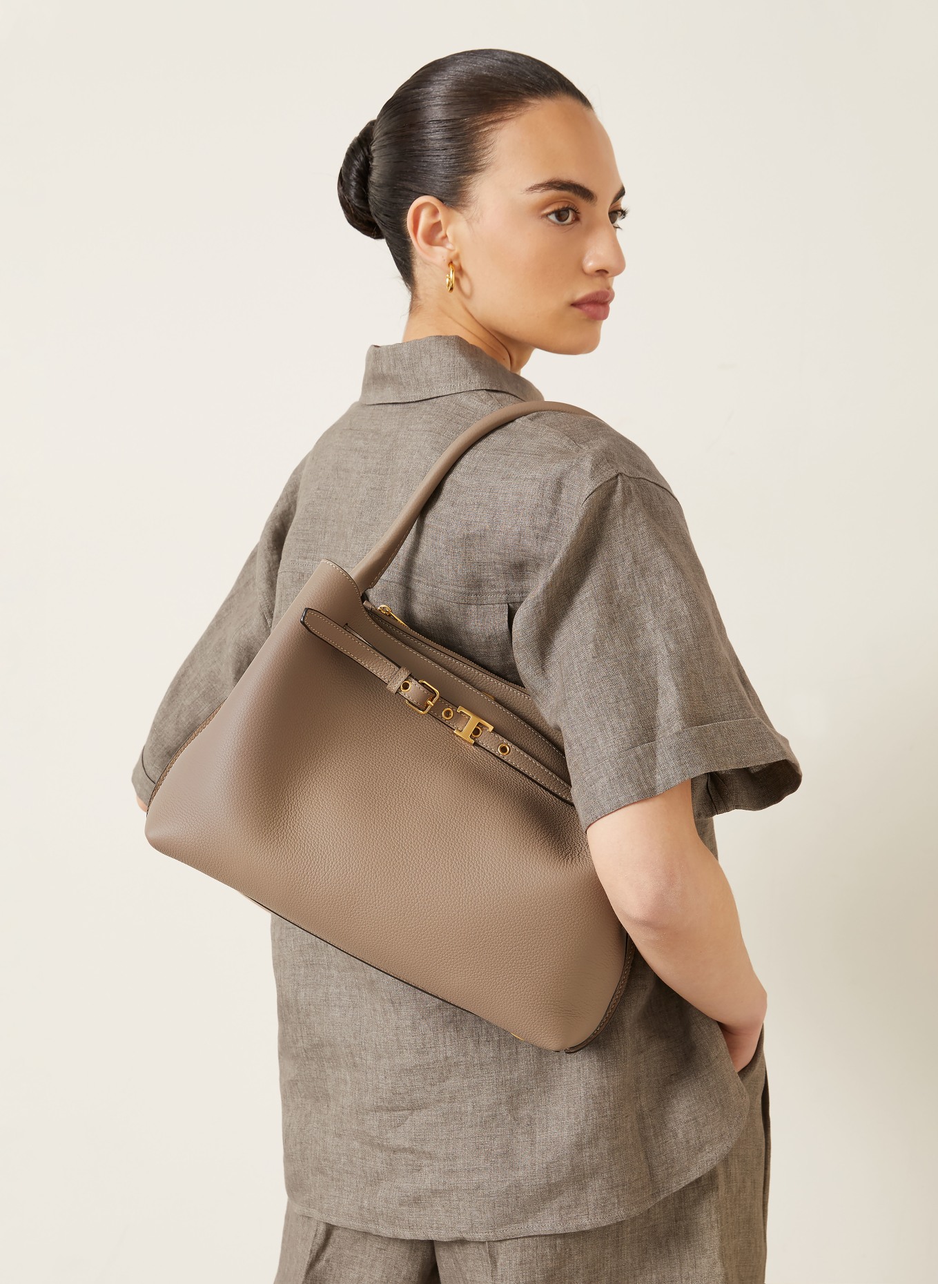 TOD'S Handtas TIM TOP: TAUPE / GOUD