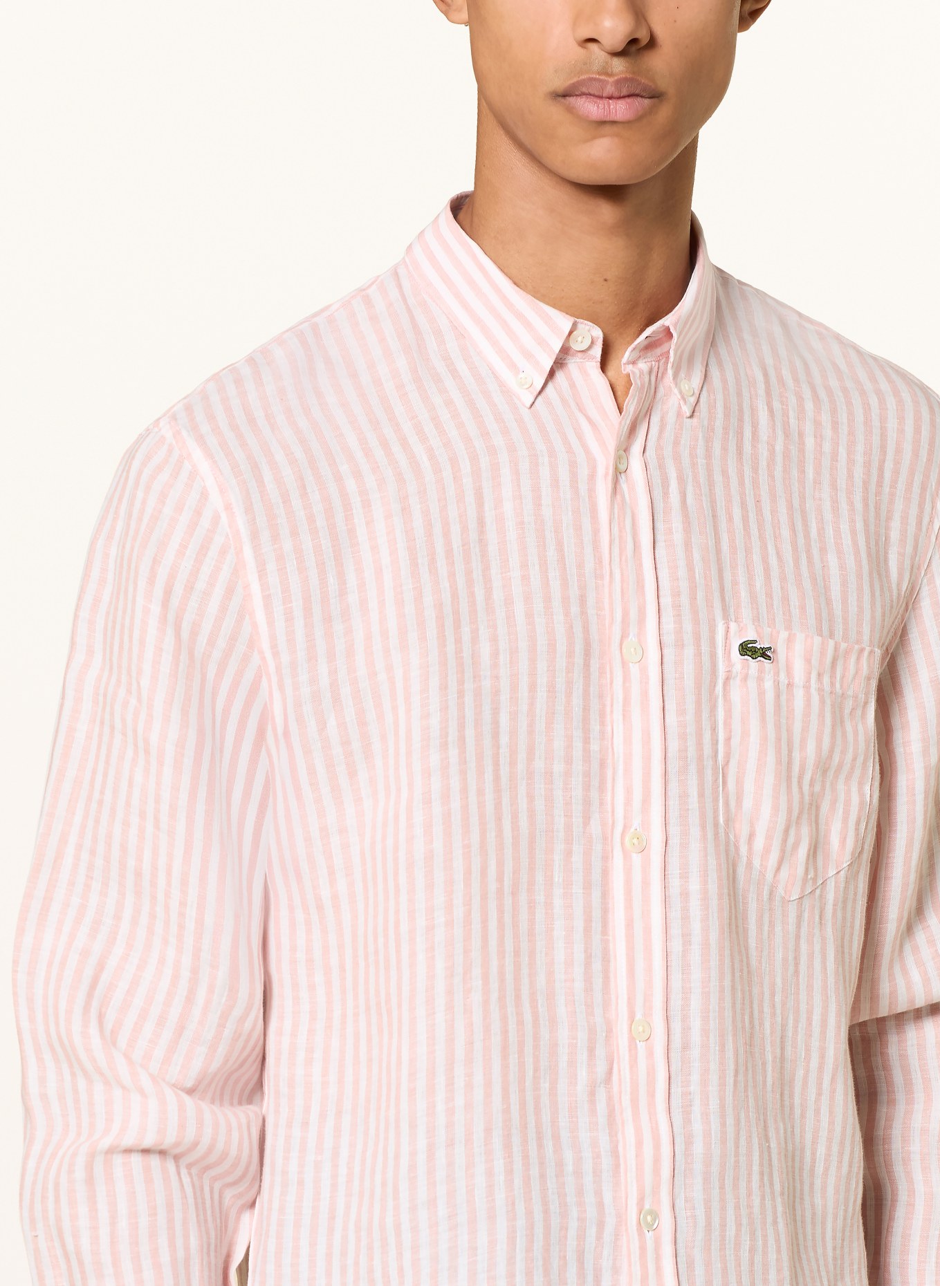 LACOSTE Hemd Regular Fit: WEISS / HELLROT