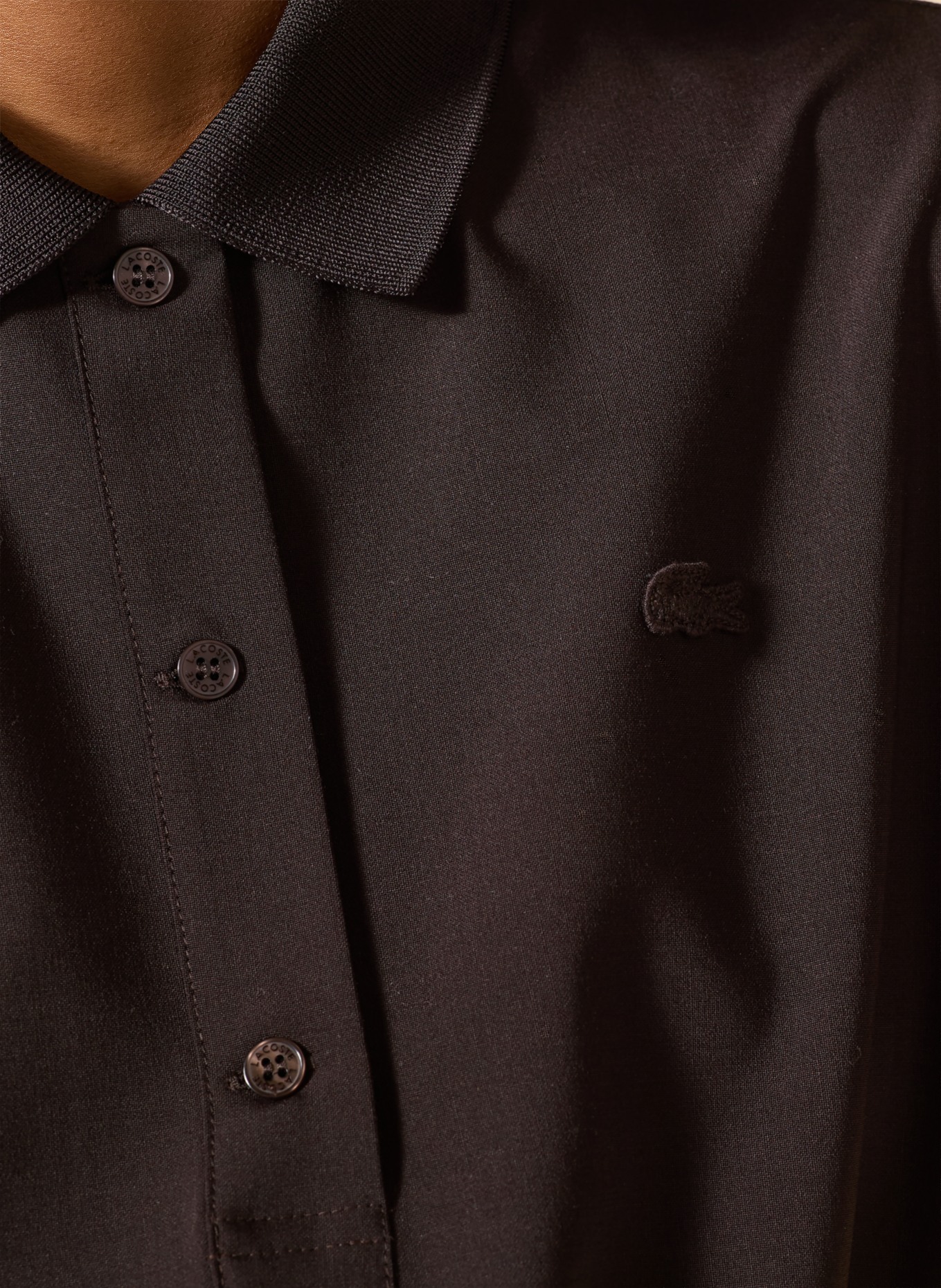 LACOSTE Robe chemise à plis: MARRON FONCÉ