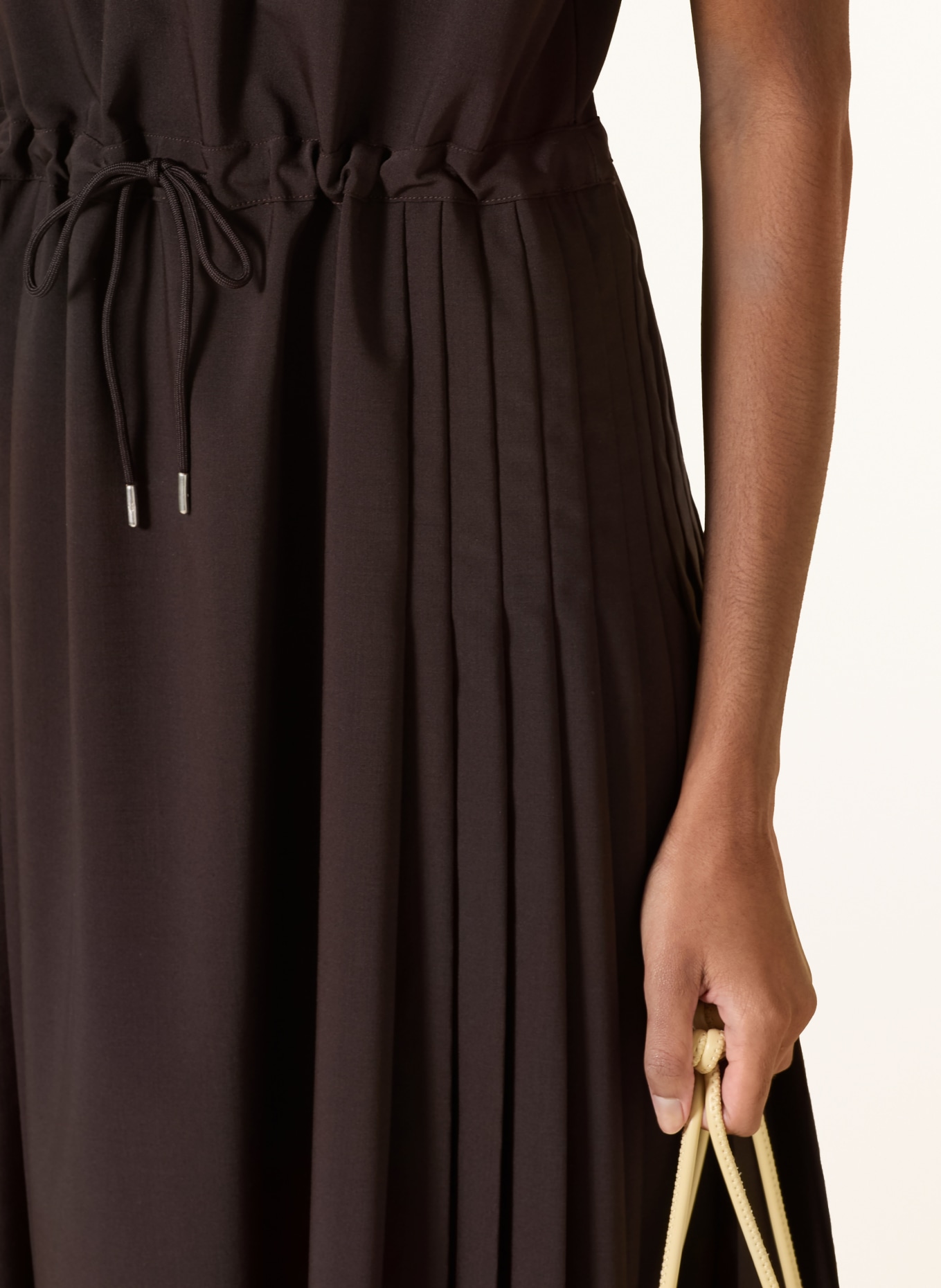 LACOSTE Robe chemise à plis: MARRON FONCÉ