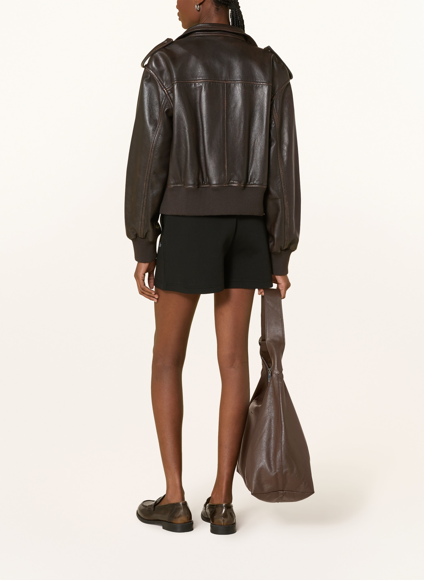 LACOSTE šortky: ČERNÁ