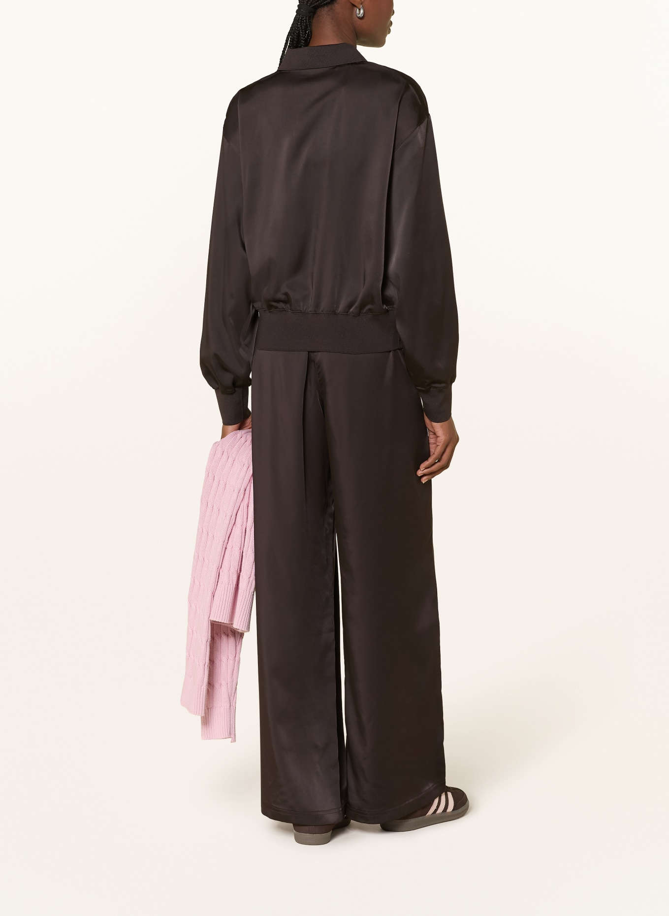 LACOSTE Saténové kalhoty Marlene: TMAVĚ HNĚDÁ