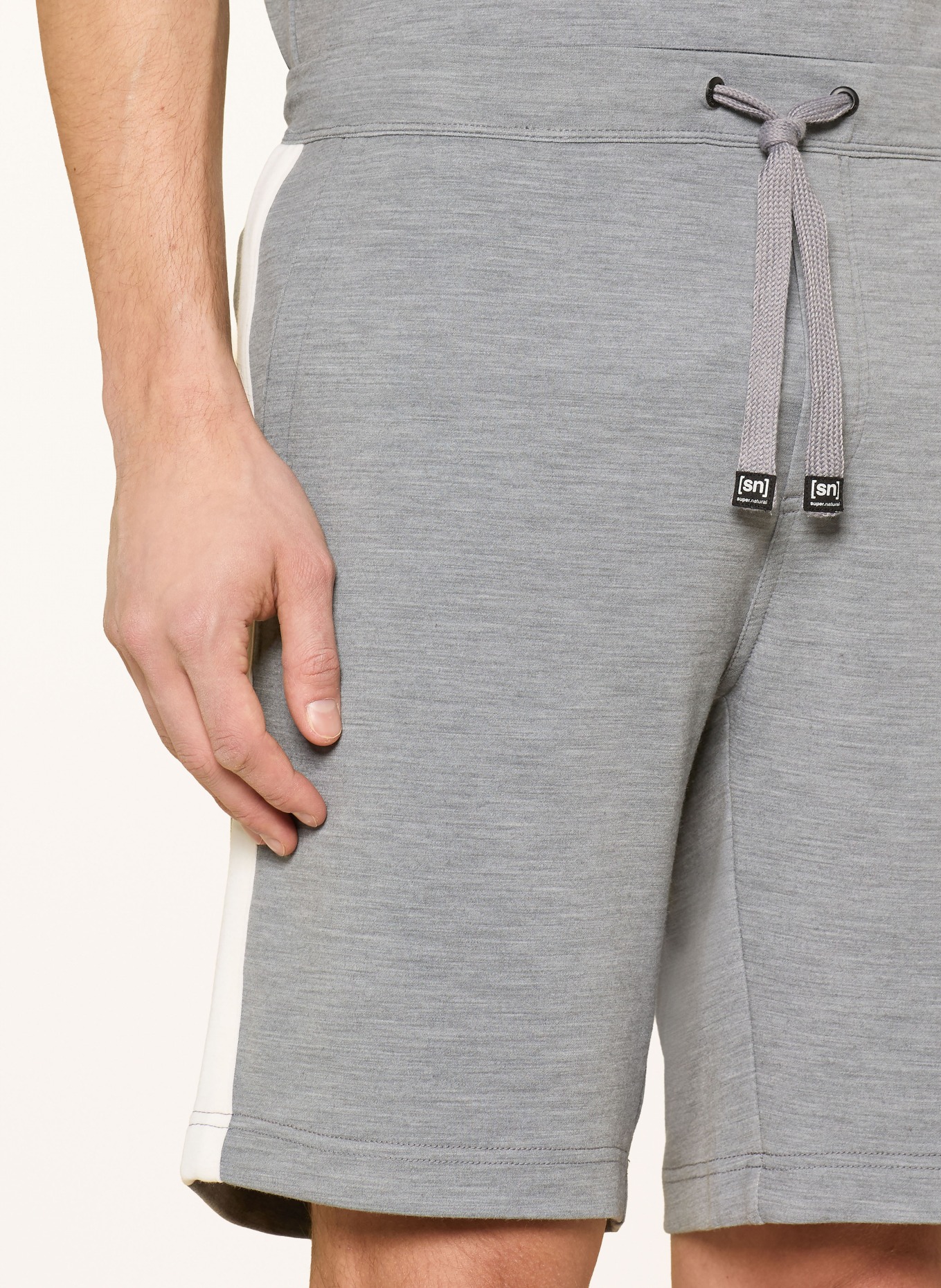 super.natural Szorty dresowe COLORADO z wełną merino: SZARY / KREMOWY