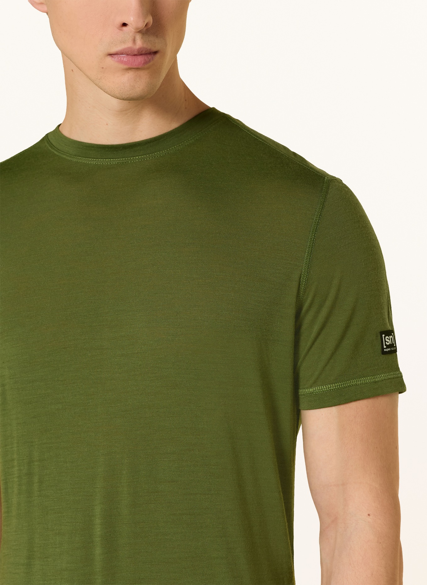 super.natural T-shirt SIERRA140 z wełną merino: OLIWKOWY