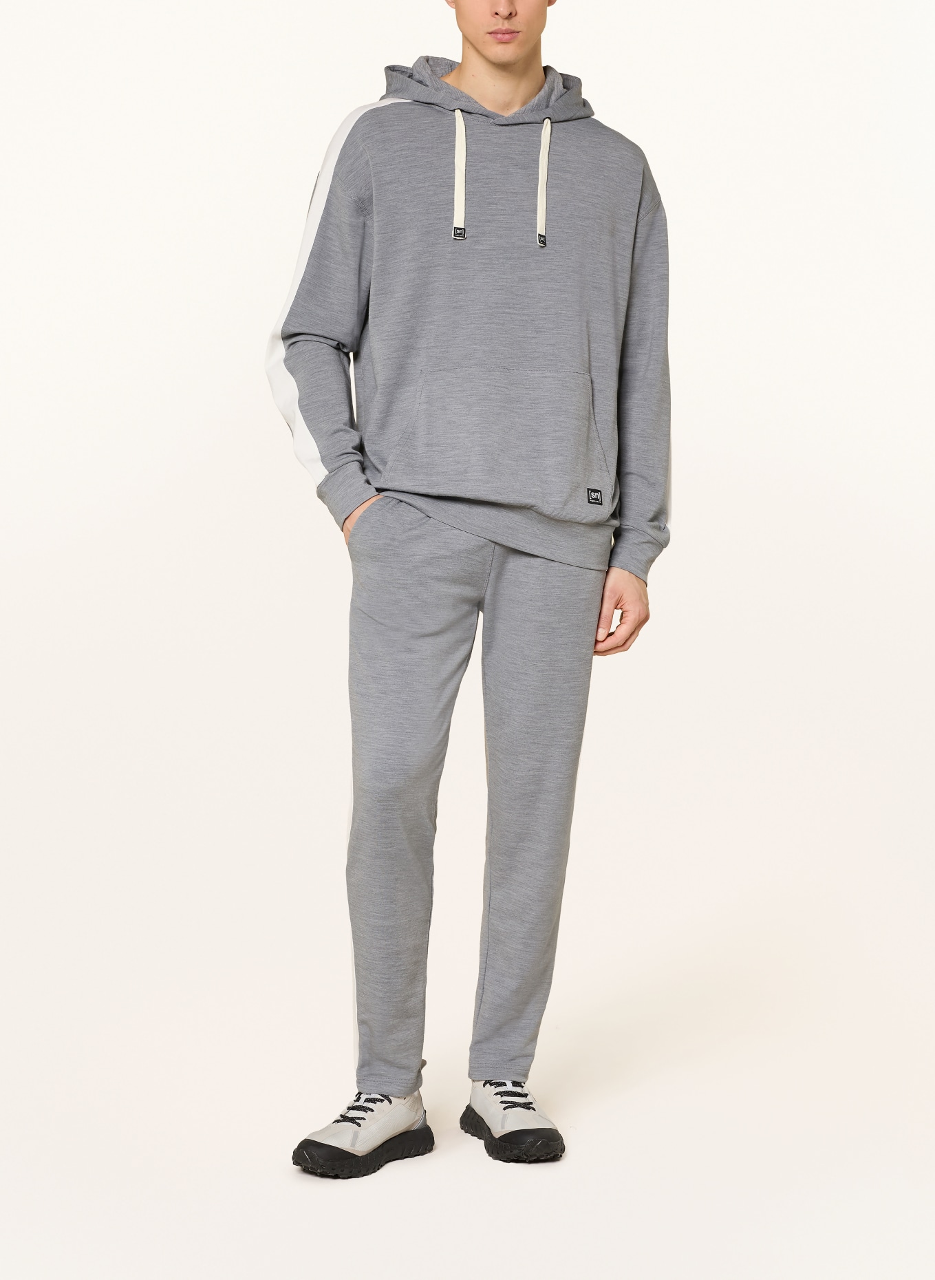 super.natural Spodnie dresowe COLORADO z wełną merino: SZARY / KREMOWY