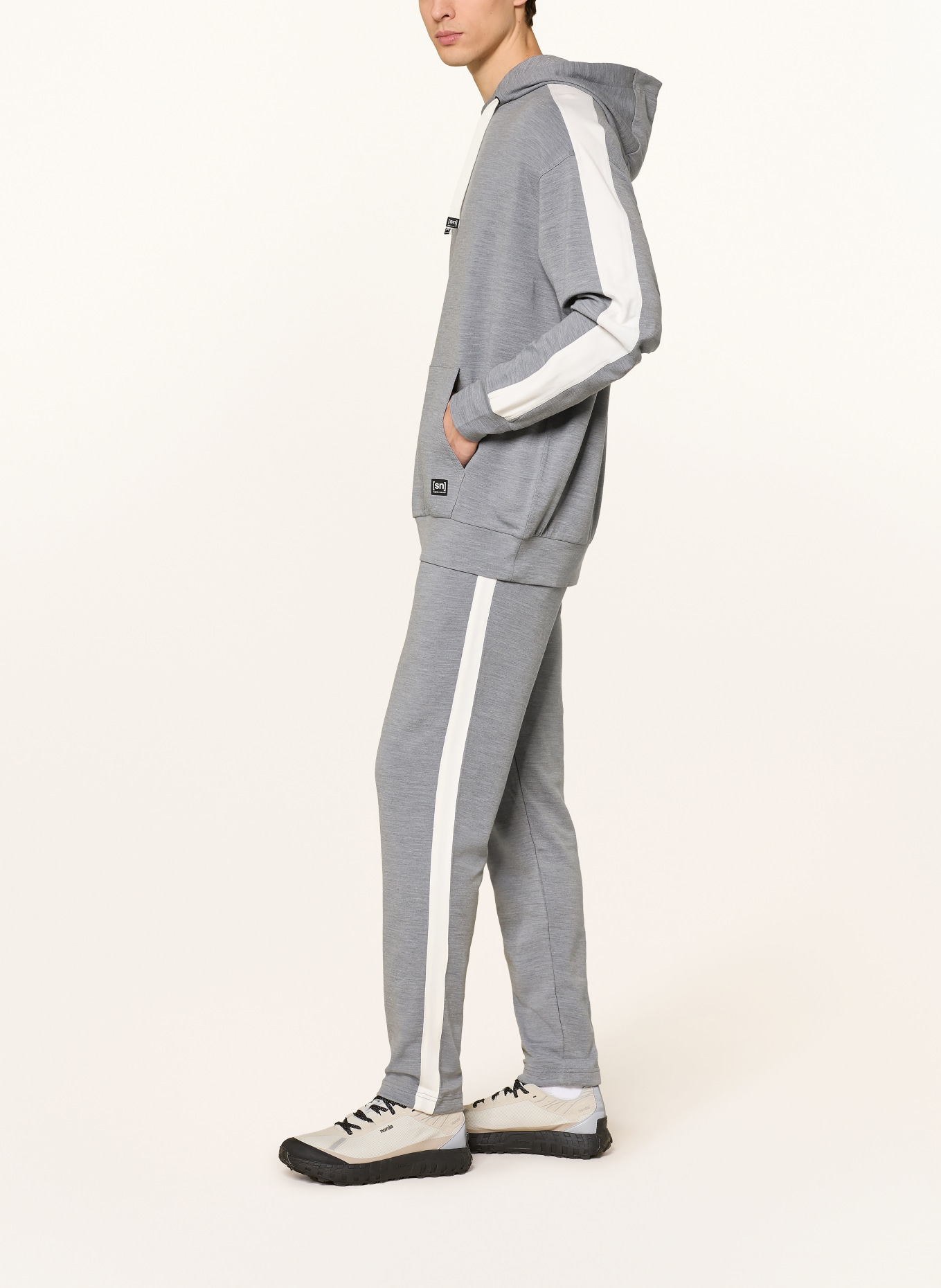 super.natural Spodnie dresowe COLORADO z wełną merino: SZARY / KREMOWY